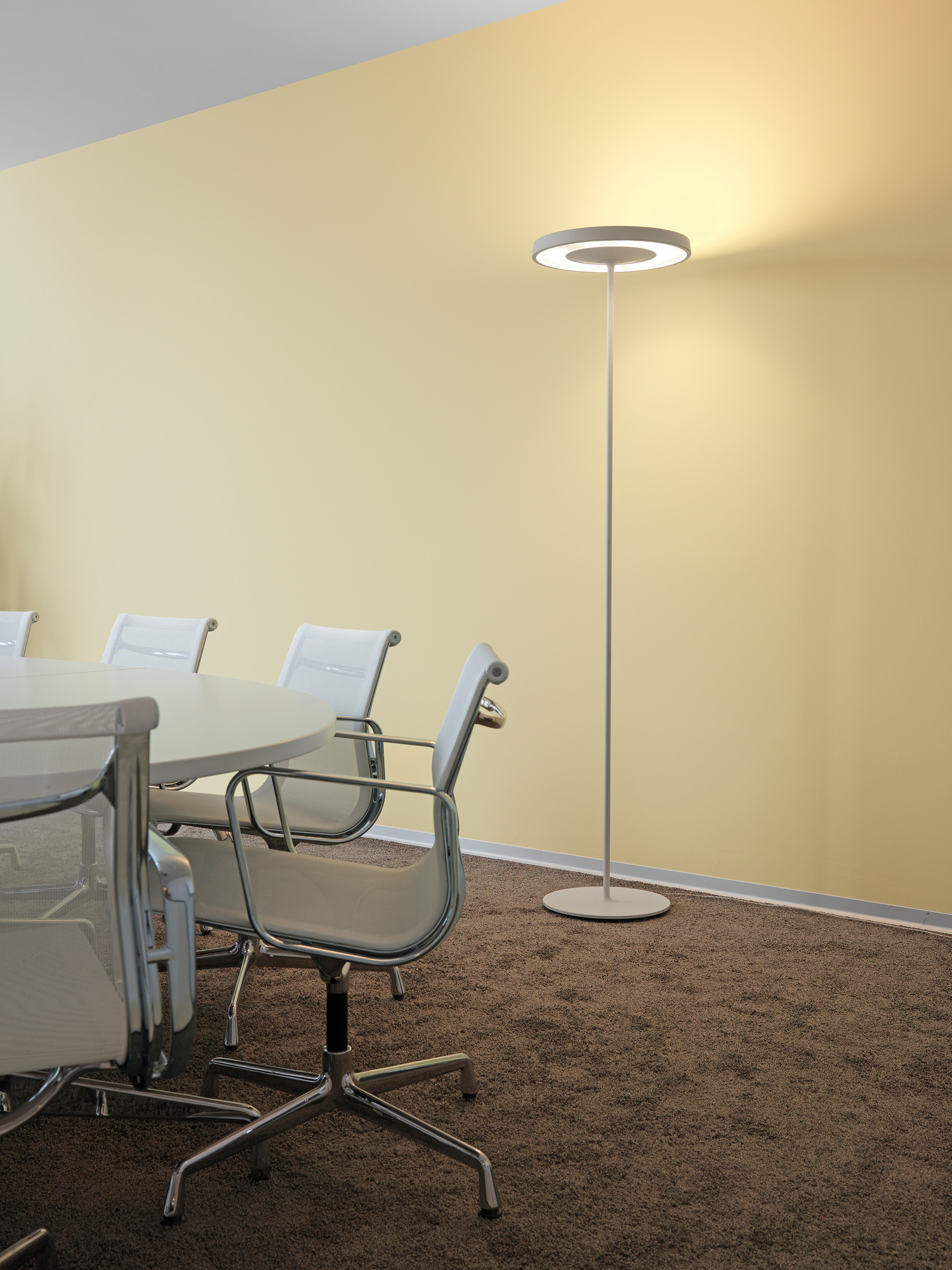 Disk Floor lamp 4000K white Belux