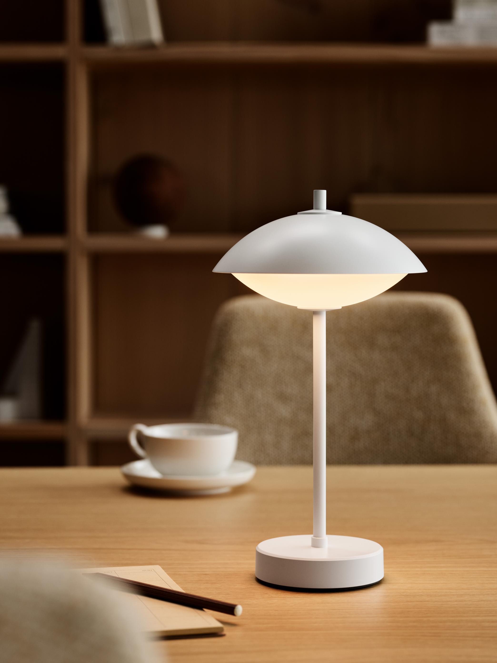Clam Portable Table Lamp Rechargeable lamp Fritz Hansen