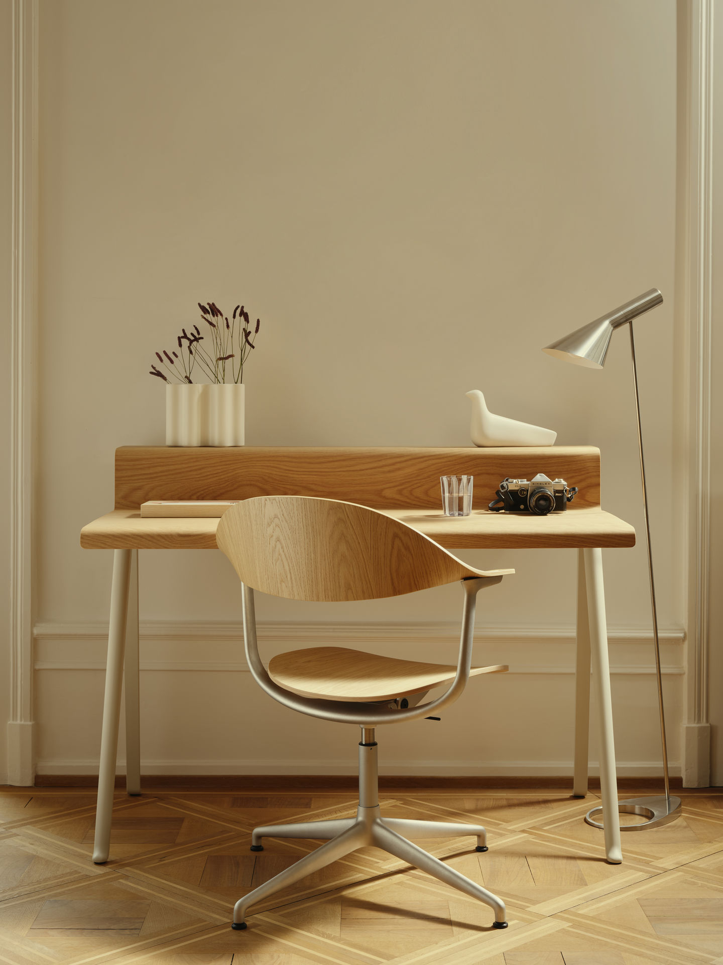 Mynt back and seat Plywood office swivel chair Vitra
