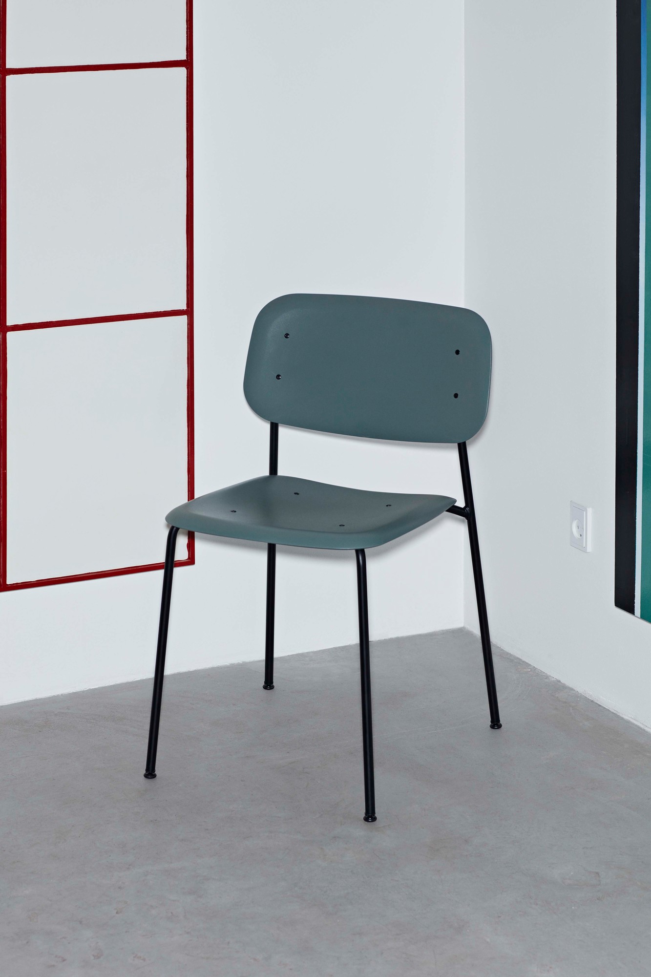 Soft Edge 45 Chair Dusty green black Hay Hay Soft Edge Stuhl in Staubgrün mit schwarzem Gestell, moderner Designstuhl für Esszimmer.