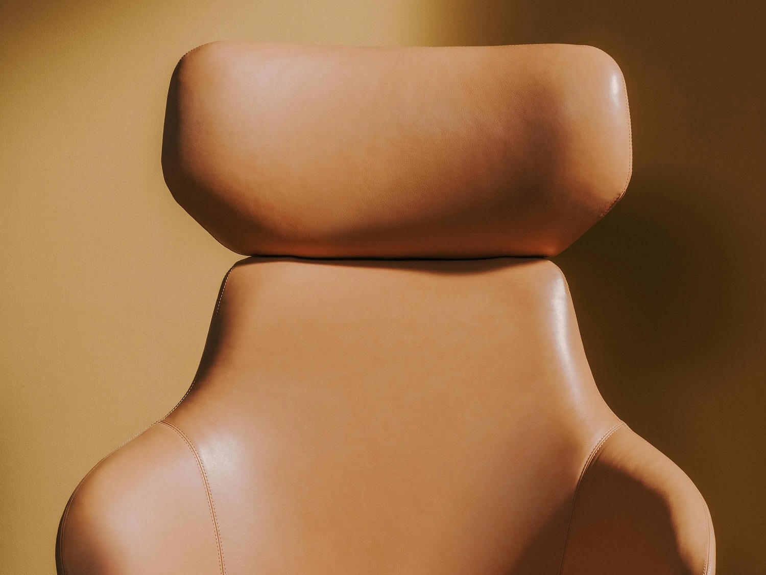 Calma BU2332 Lounge Chair swivel armchair Andreu World
