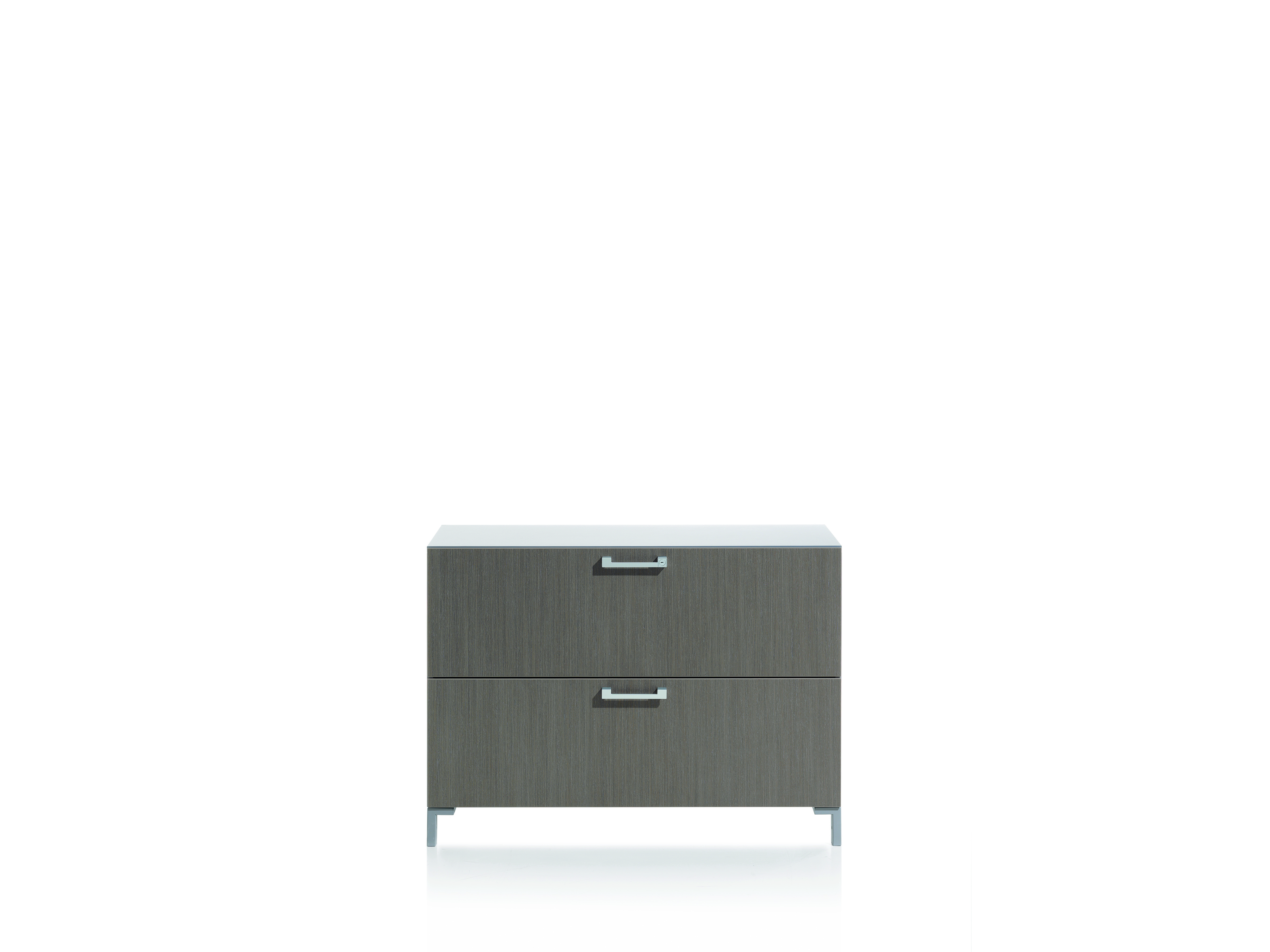 Steelcase Share It Schrank mit zwei Schubladen in Holzoptik und silbernen Griffen.