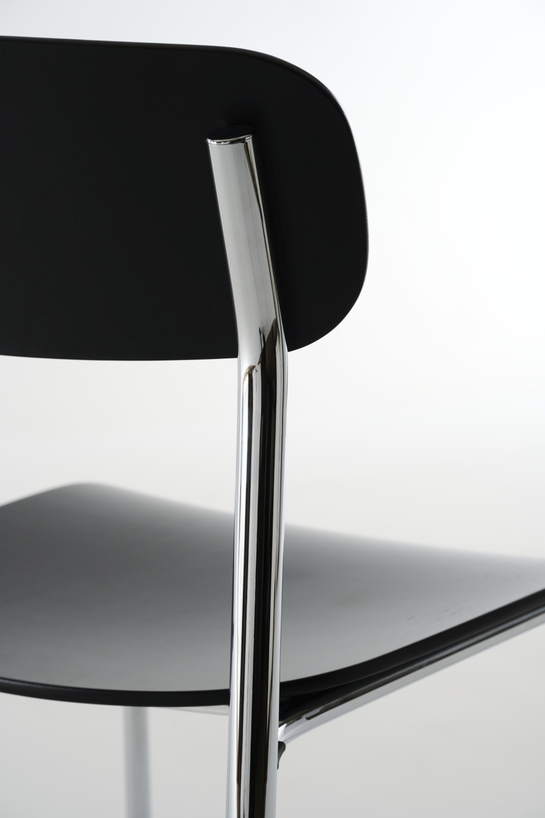 S 243 / S243 Tubular steel chair Thonet