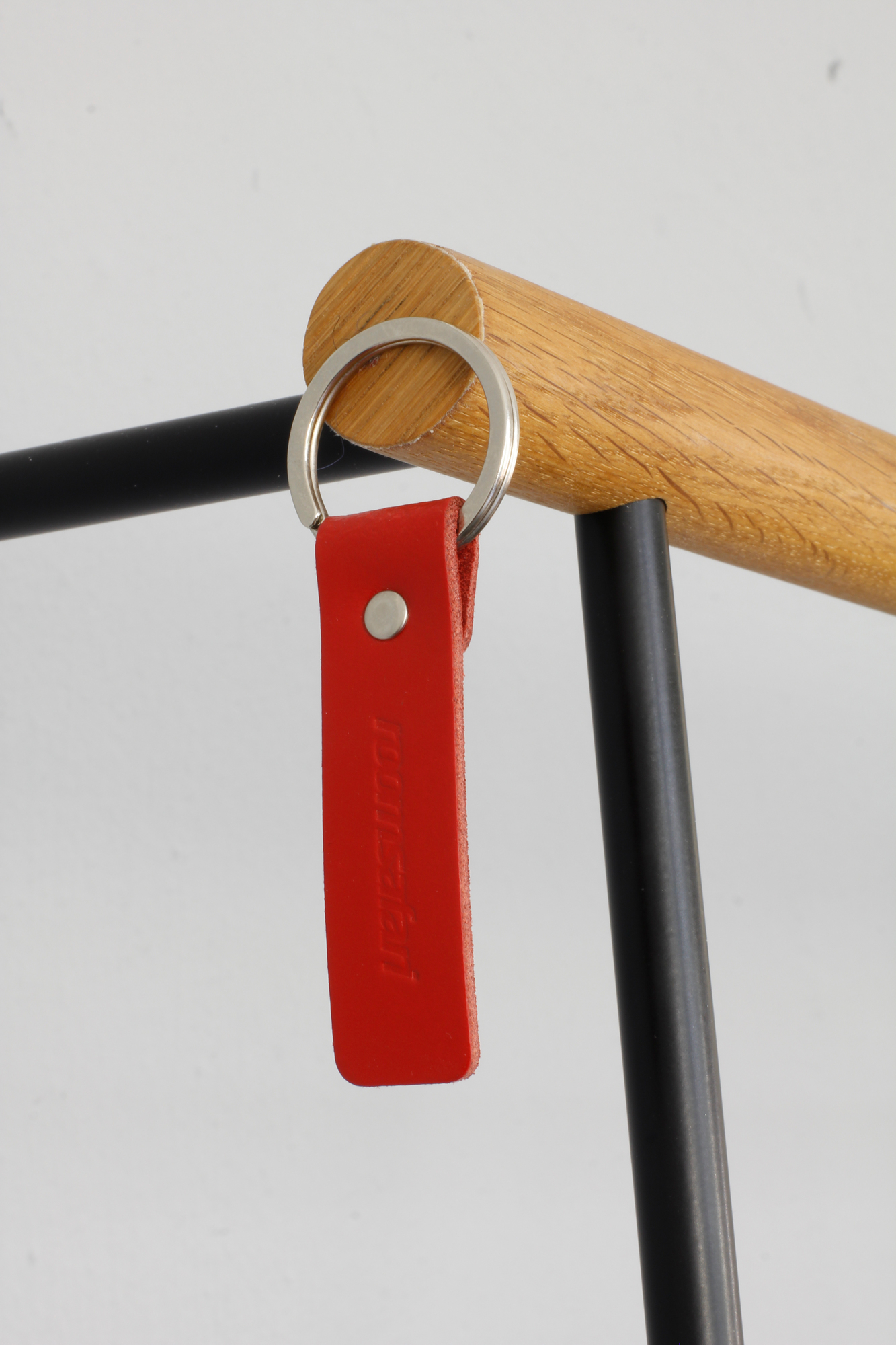 Leanon II leaning coatrack black Roomsafari