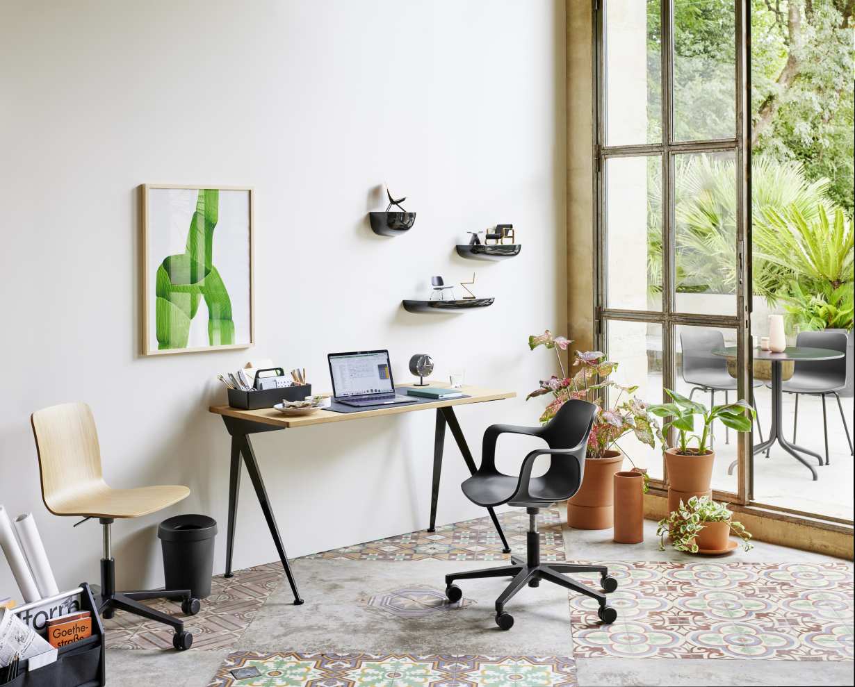Desk Clocks Nigh Clock black Table clock Vitra