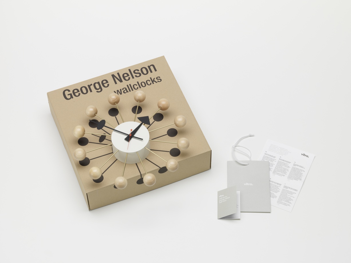 Ball Clock Wall Clock natural Vitra
