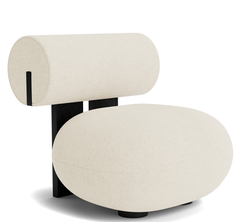 Hippo Lounge Chair Sessel von NORR11 in Creme mit dunklem Holzgestell, moderner Design Sessel.