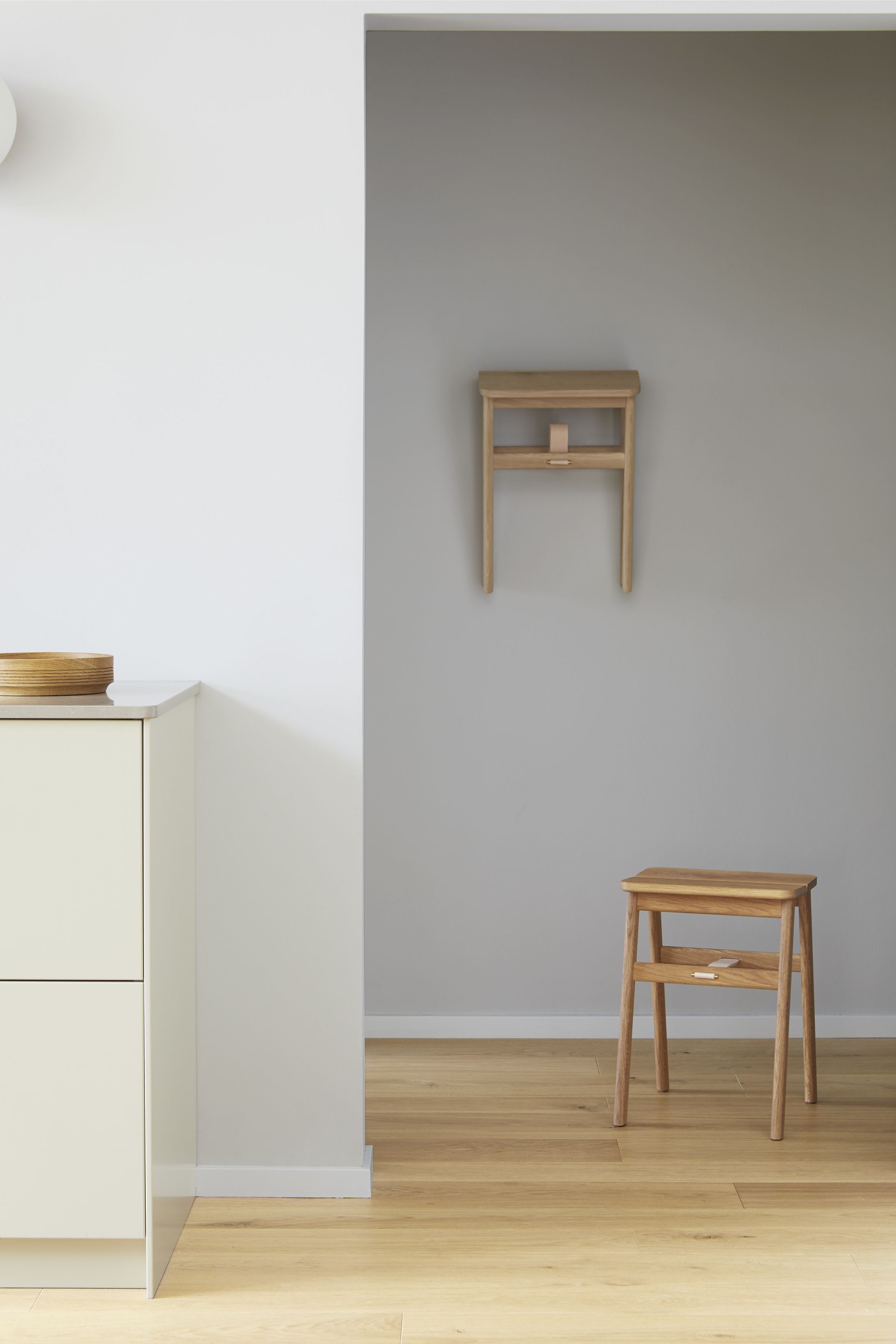 Angle folding stool oak white oiled Form & Refine