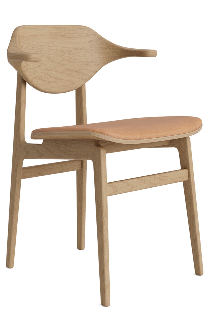 NORR11 Bufala Dining Chair aus Eiche mit Lederpolster, skandinavisches Design für Esszimmer und Küche.