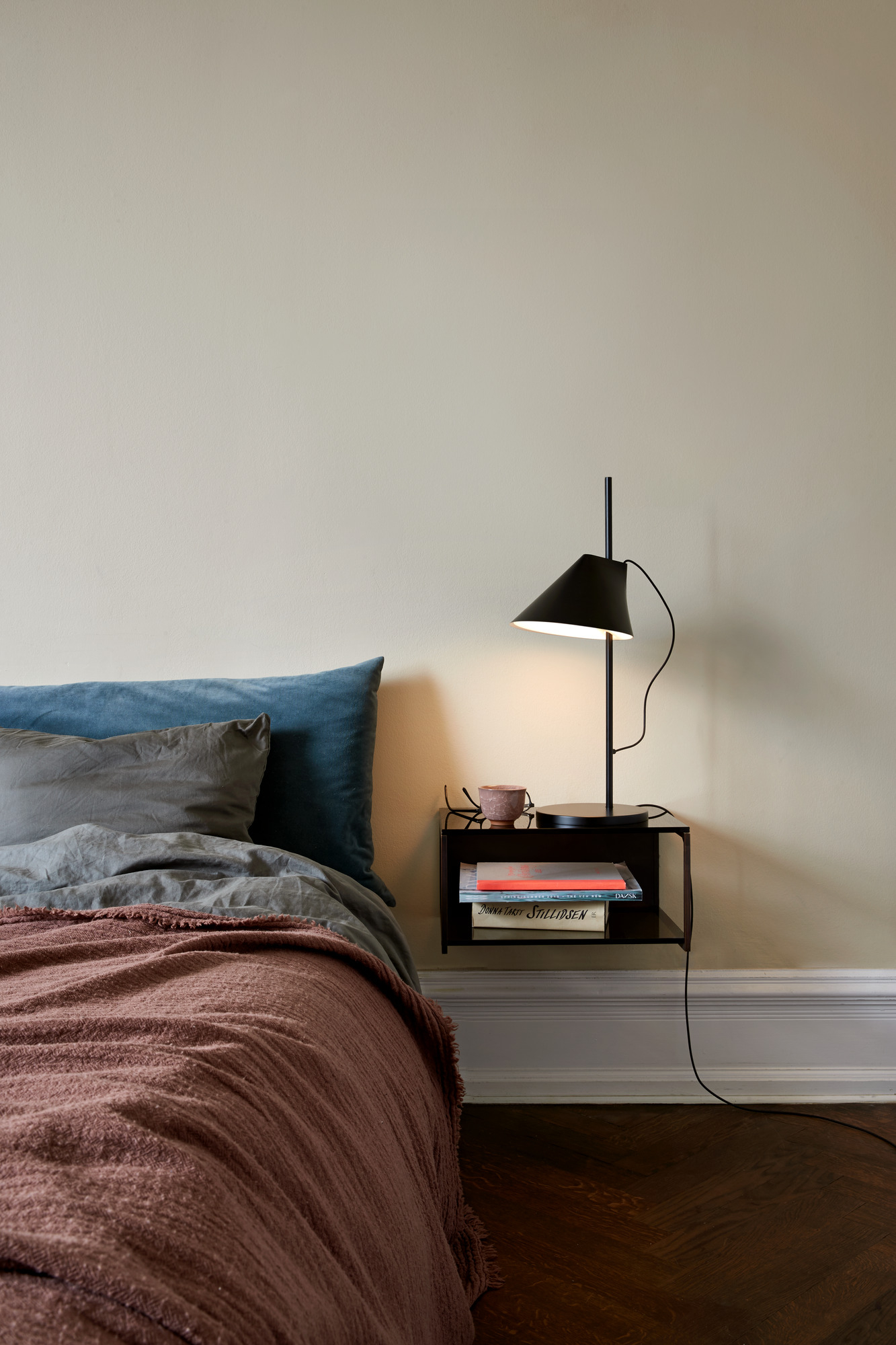Yuh LED Table Lamp Louis Poulsen White