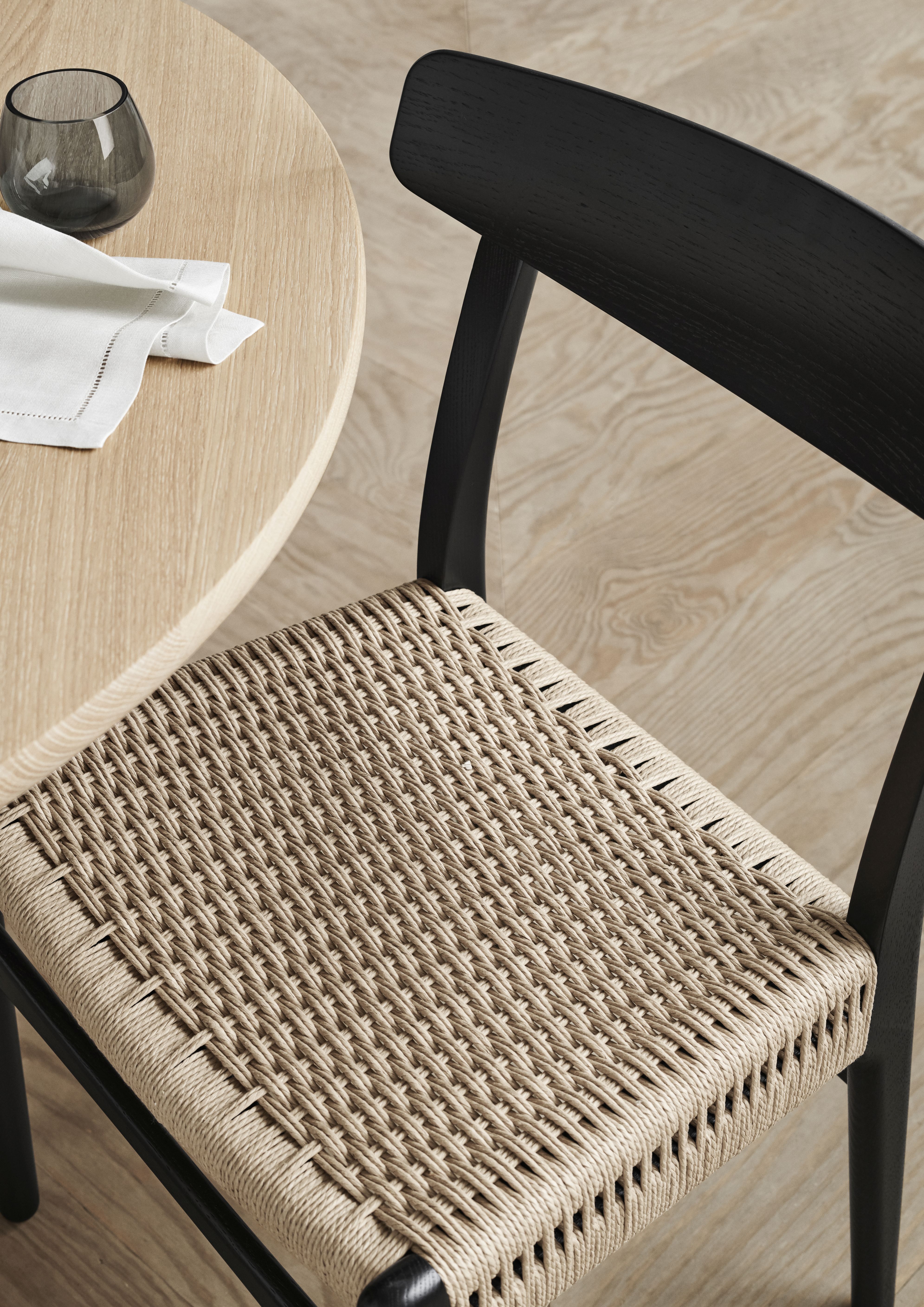 CH337 Extendable oval dining table Carl Hansen & Søn
