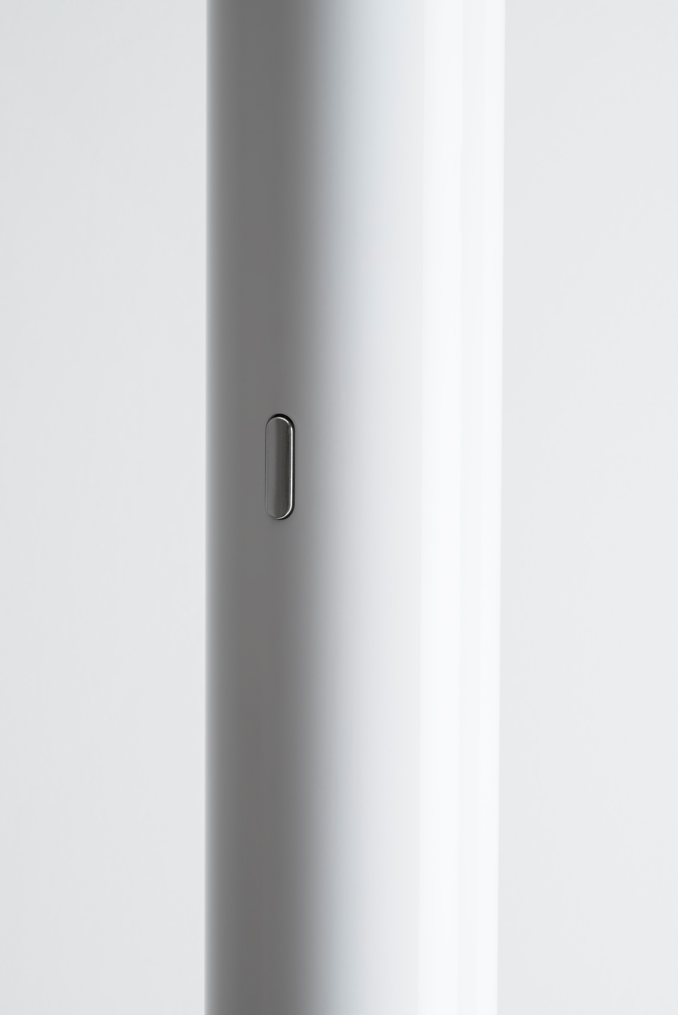 Ilio LED floor lamp white shiny Artemide