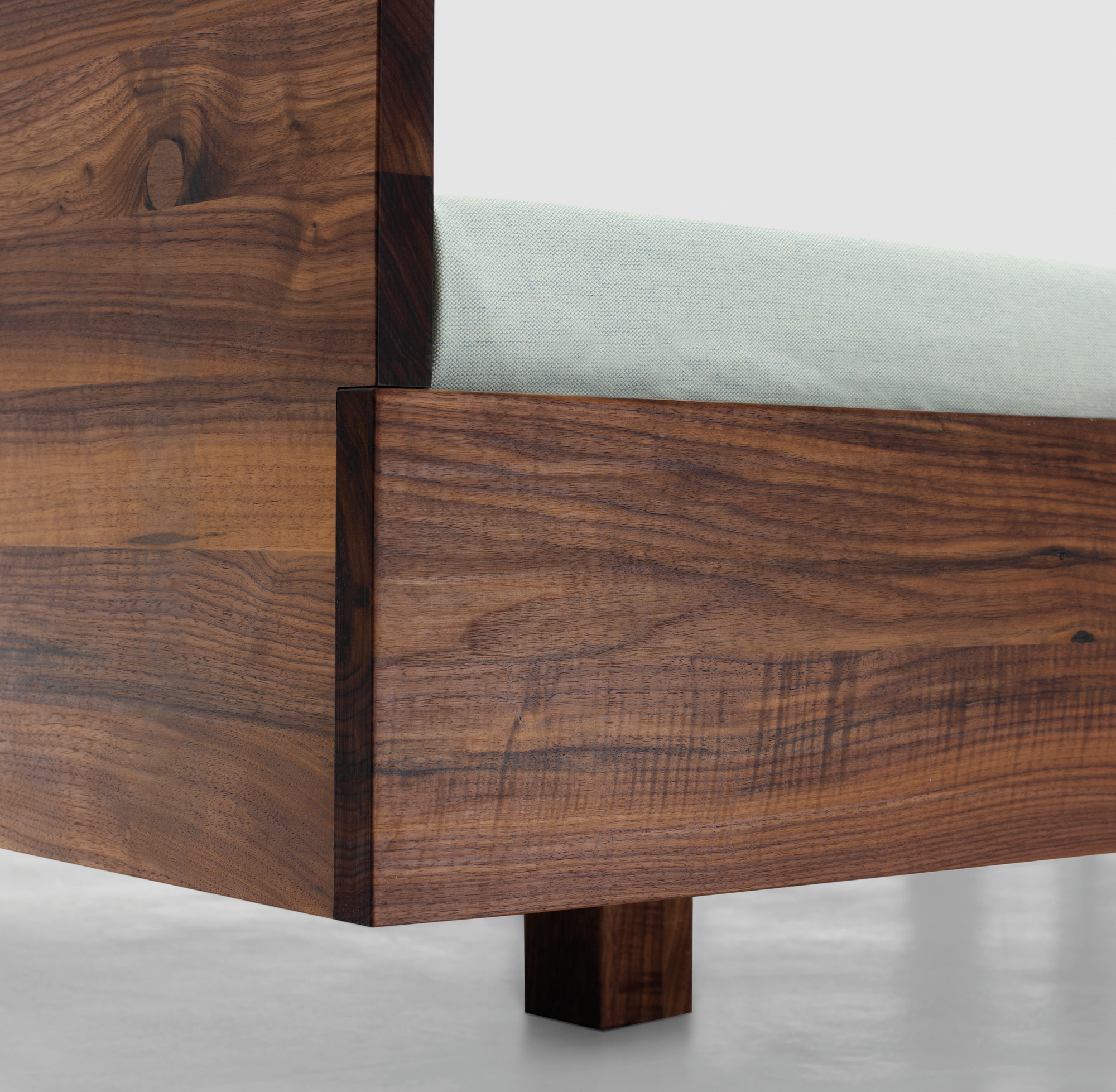 Simple HI 79 - 160 wooden bed american walnut Zeitraum