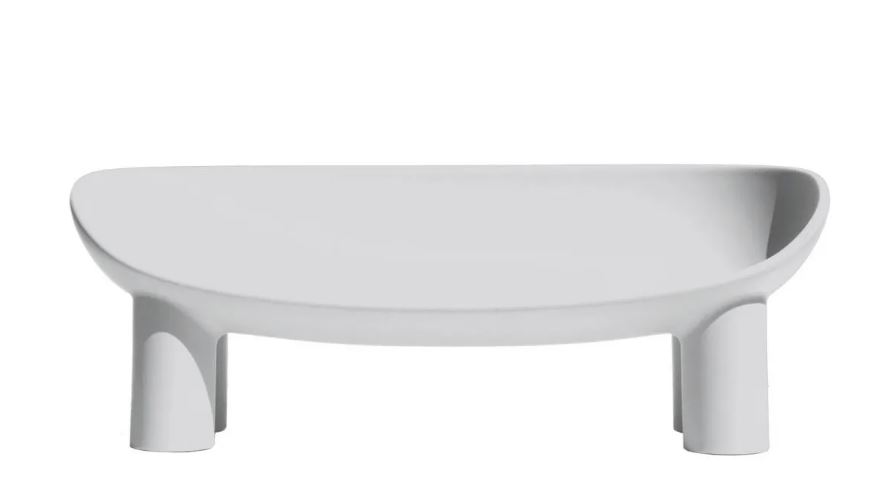 Weiße Roly Poly Bank von Driade Concrete, modernes Design für Garten und Terrasse.