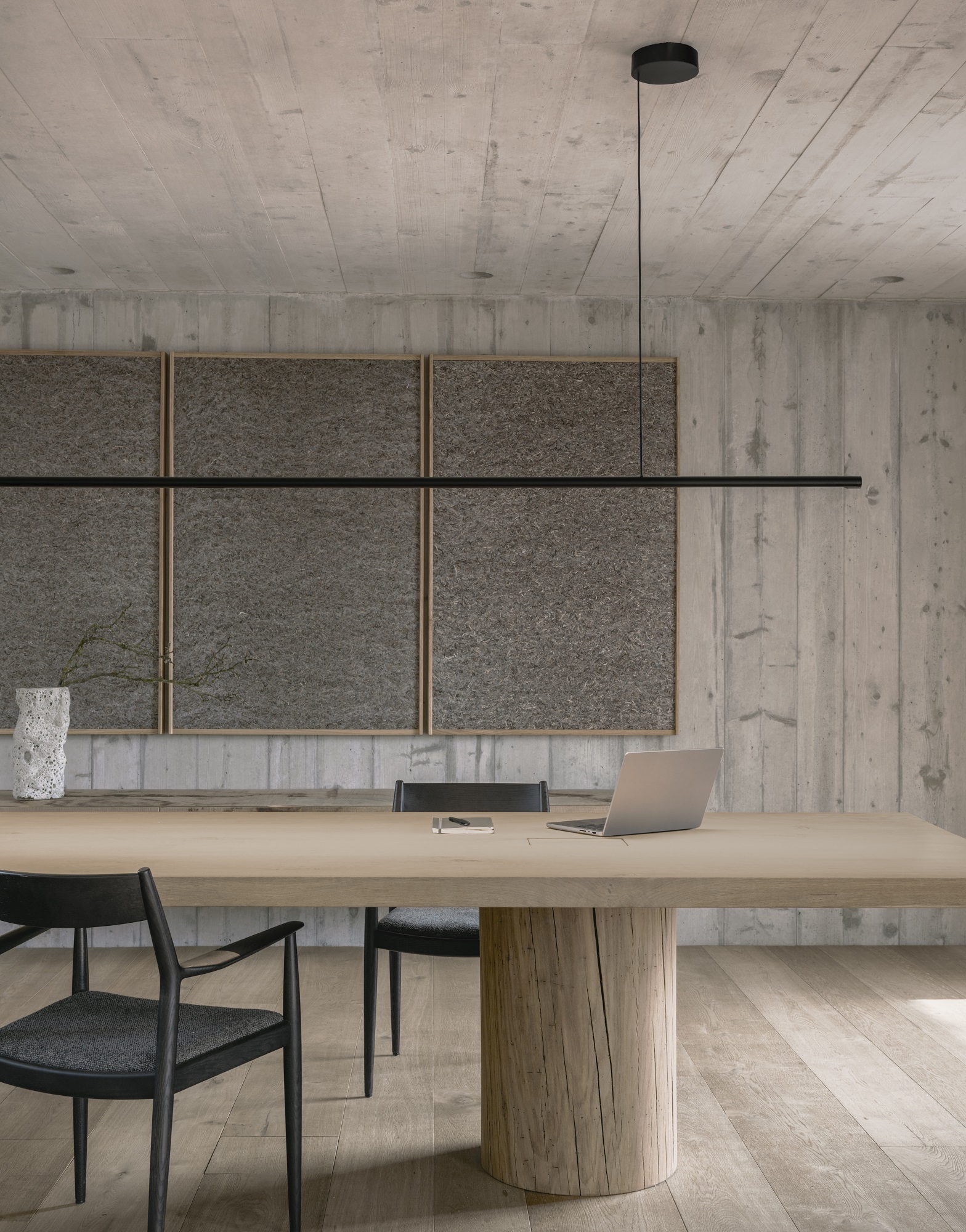 Moderne Büroeinrichtung mit w181 S2 Linier Pro Pendelleuchte über einem Holztisch, minimalistisches Design für stilvolle Arbeitsplätze.
