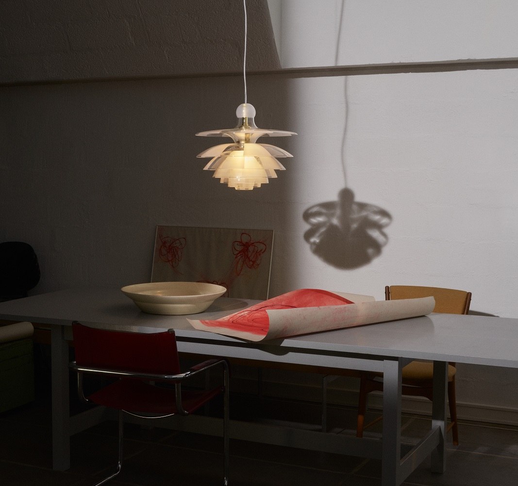 PH Septima Pendelleuchte von Louis Poulsen über Esstisch, Design-Hängeleuchte für stilvolle Beleuchtung.