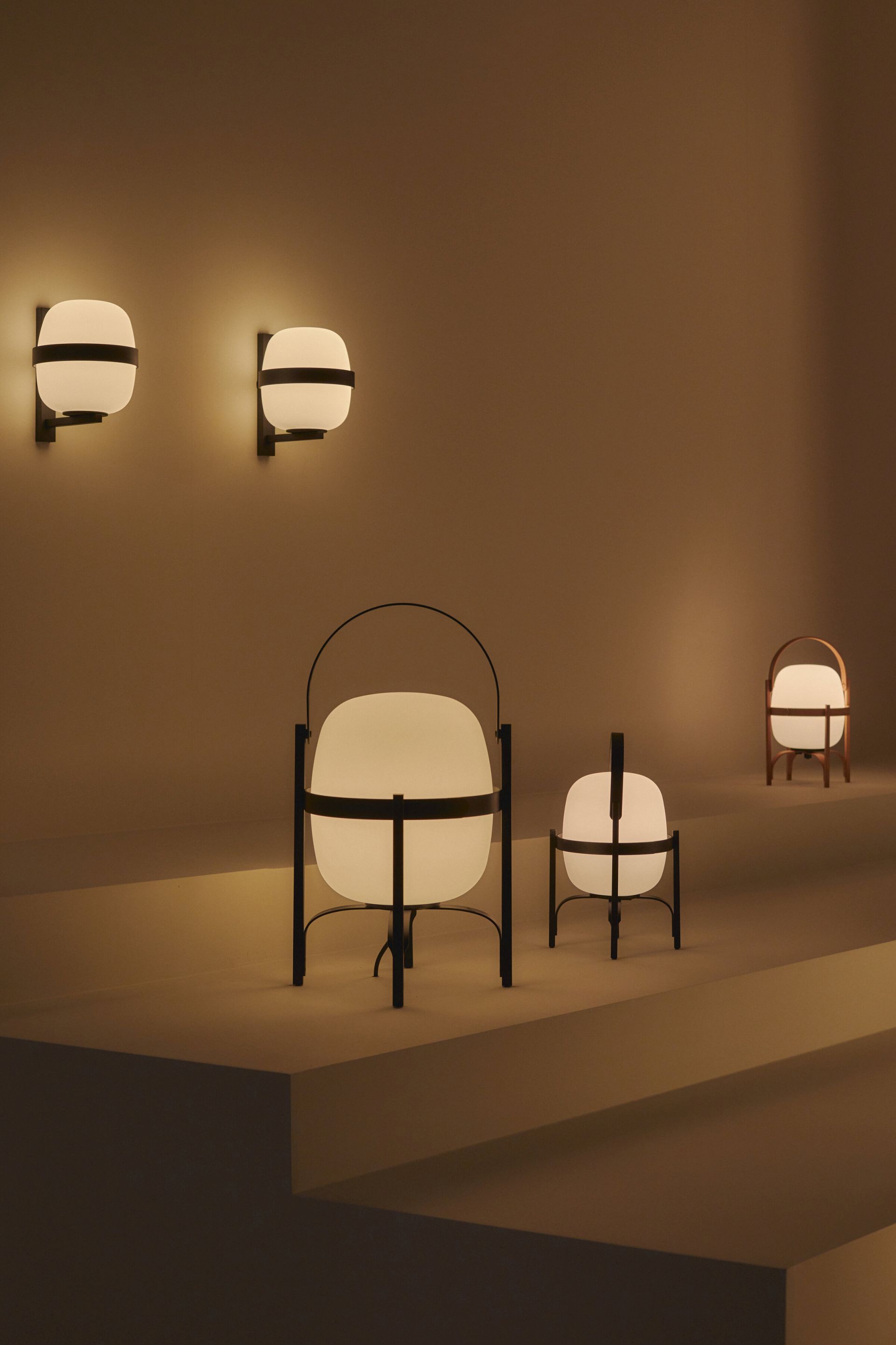 Wally Cestita wall lamp Black Santa & Cole SINGLE PIECES
