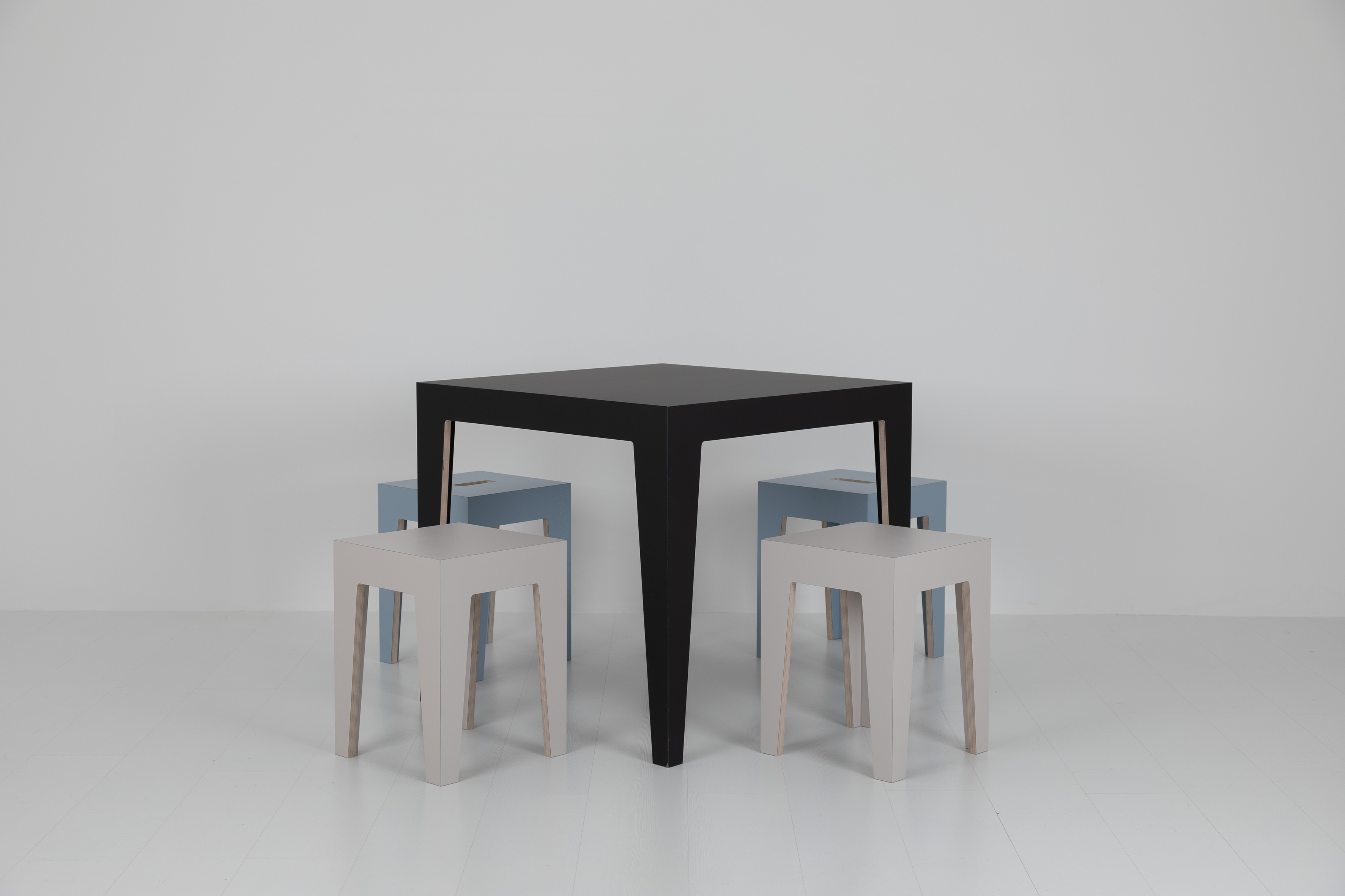 MARTA Minimalist Wooden Table Das ganze Leben