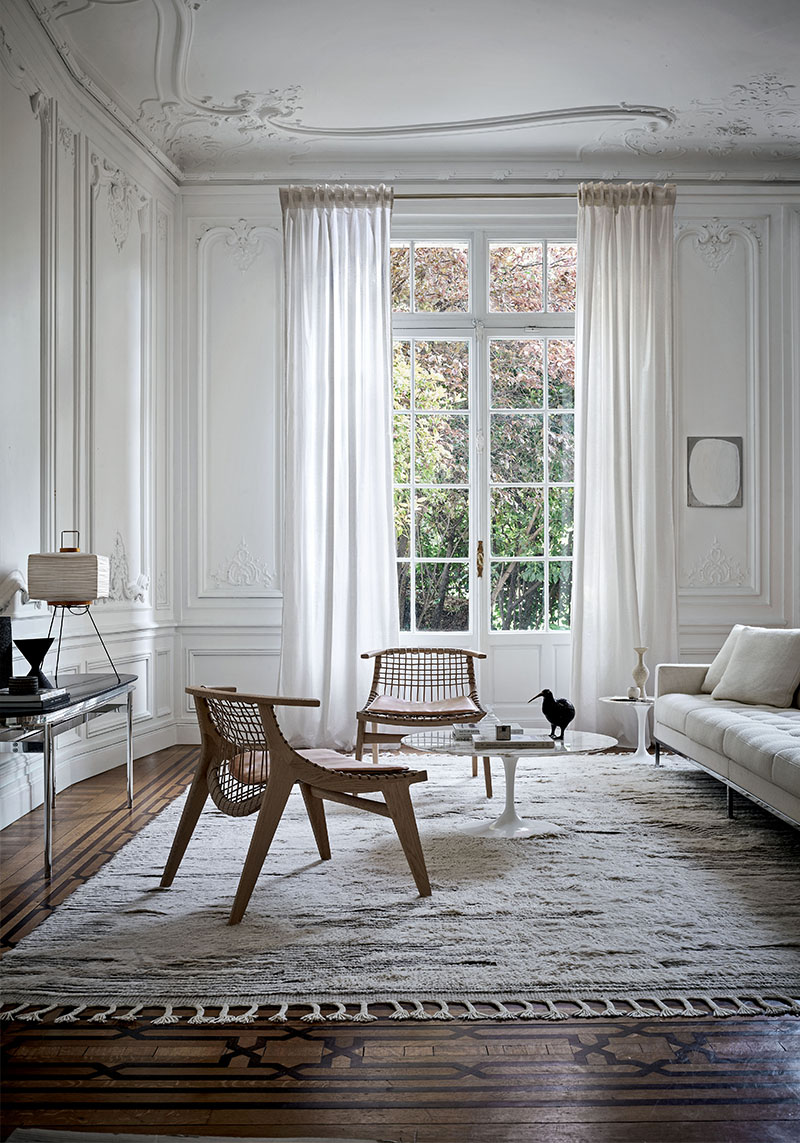 Klismos Armchair with Wooden backrest and felt gliders Knoll International