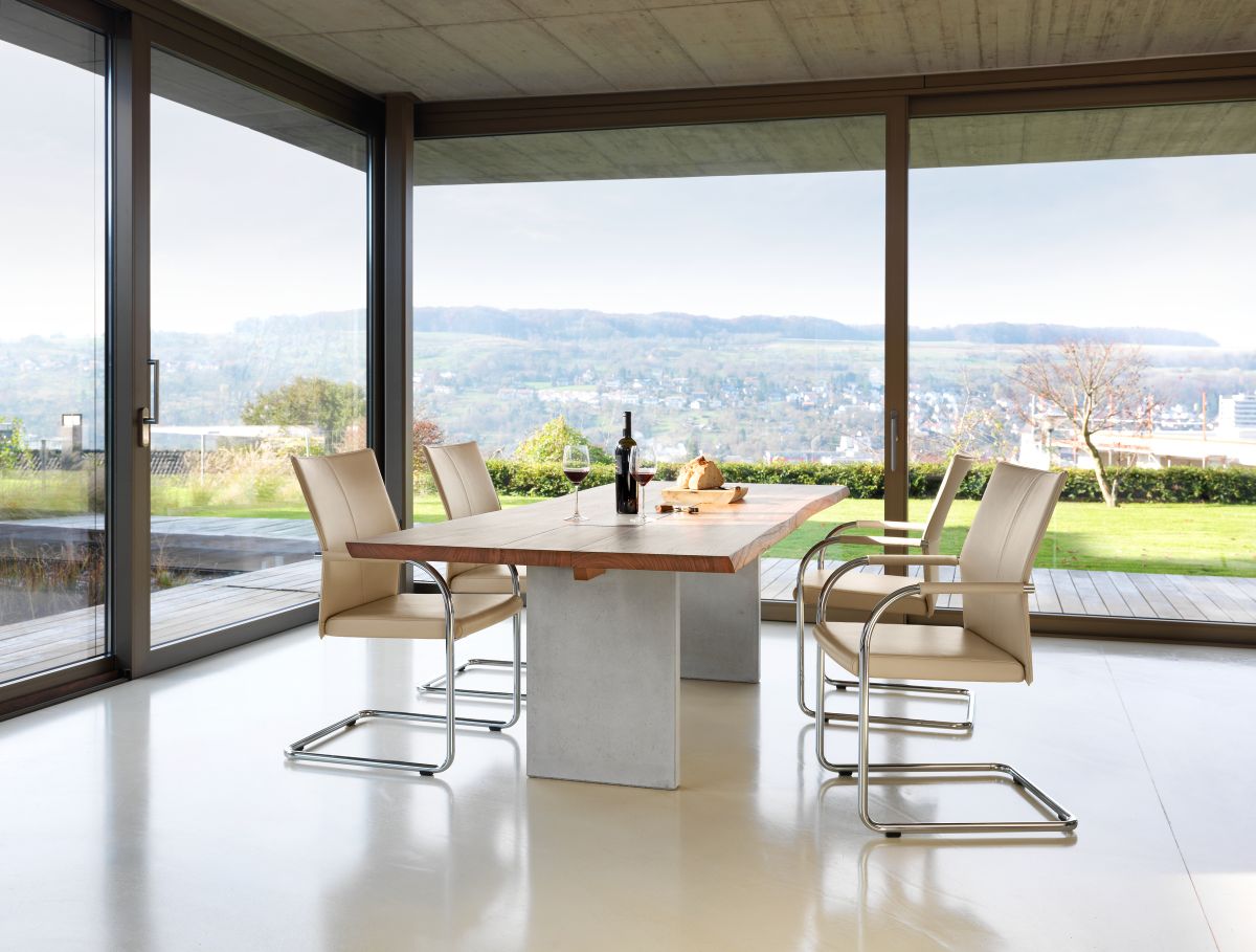 Nur Table Girsberger