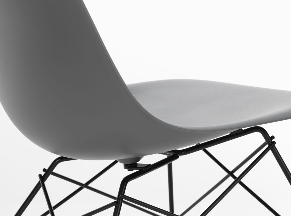 Eames Plastic Side Chair LSR Chair Vitra