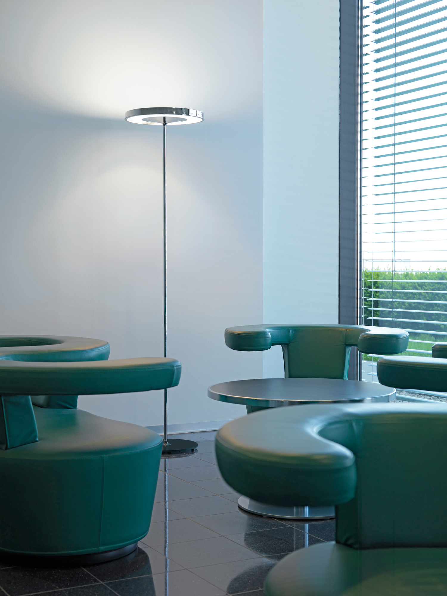 Disk Floor lamp 4000K white Belux