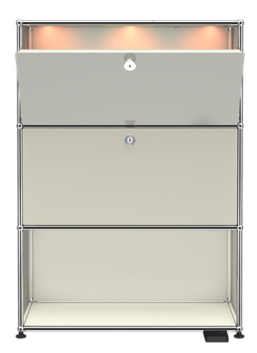 USM Haller E Highboard in Lichtgrau mit geöffneter Klappe und integrierter Beleuchtung, modernes modulares Möbeldesign.