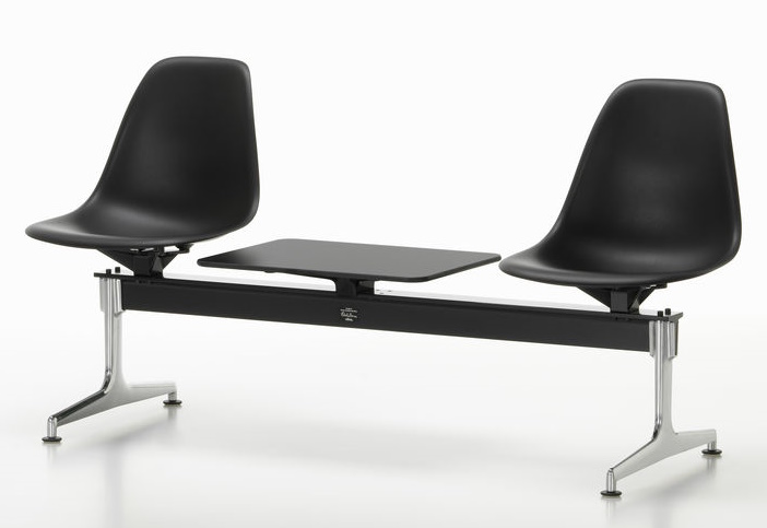 Eames Plastic Side Chair RE on traverse Vitra 