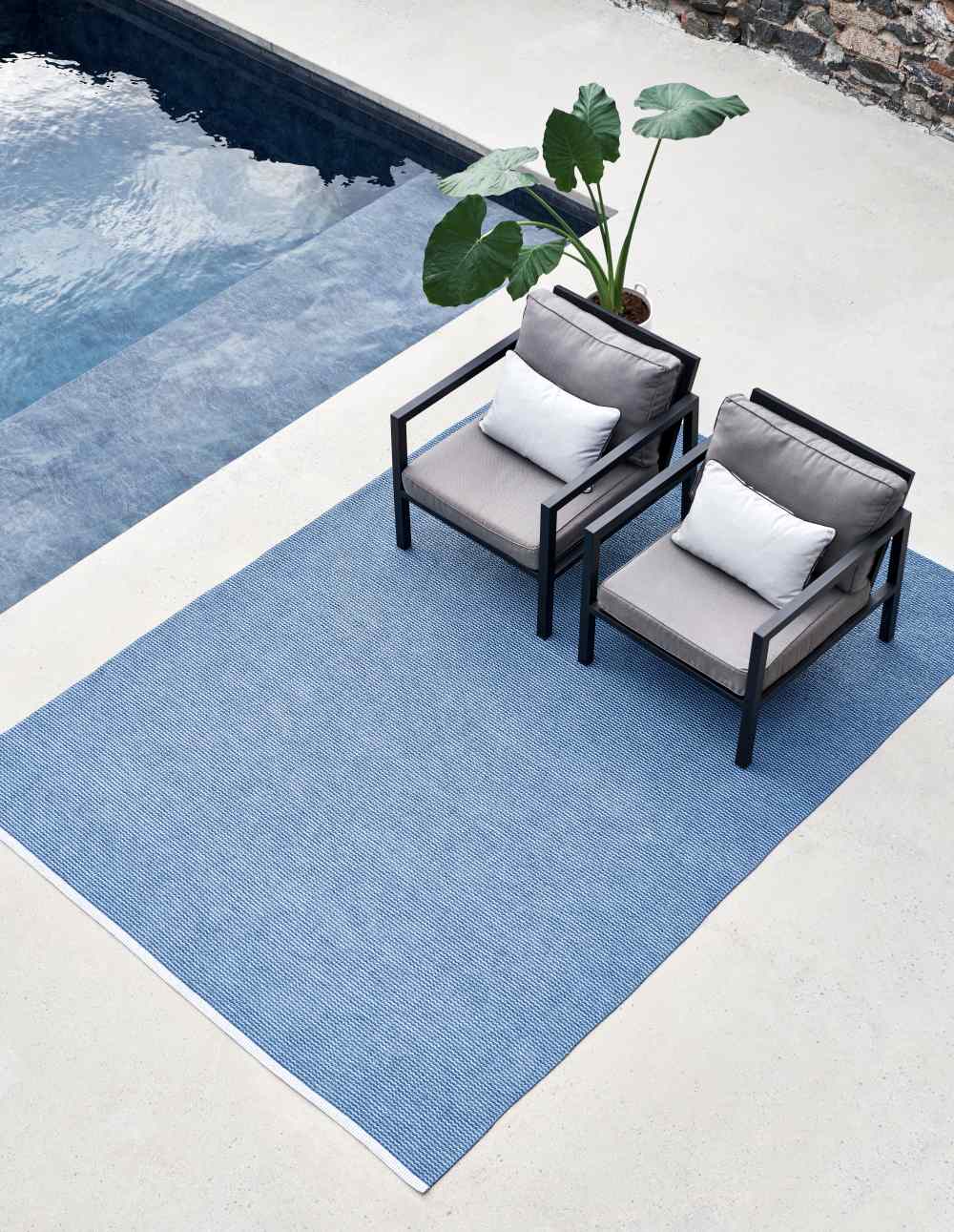Mono Plastic Rug 230x320 cm Pappelina Ocean blue - Dove blue
