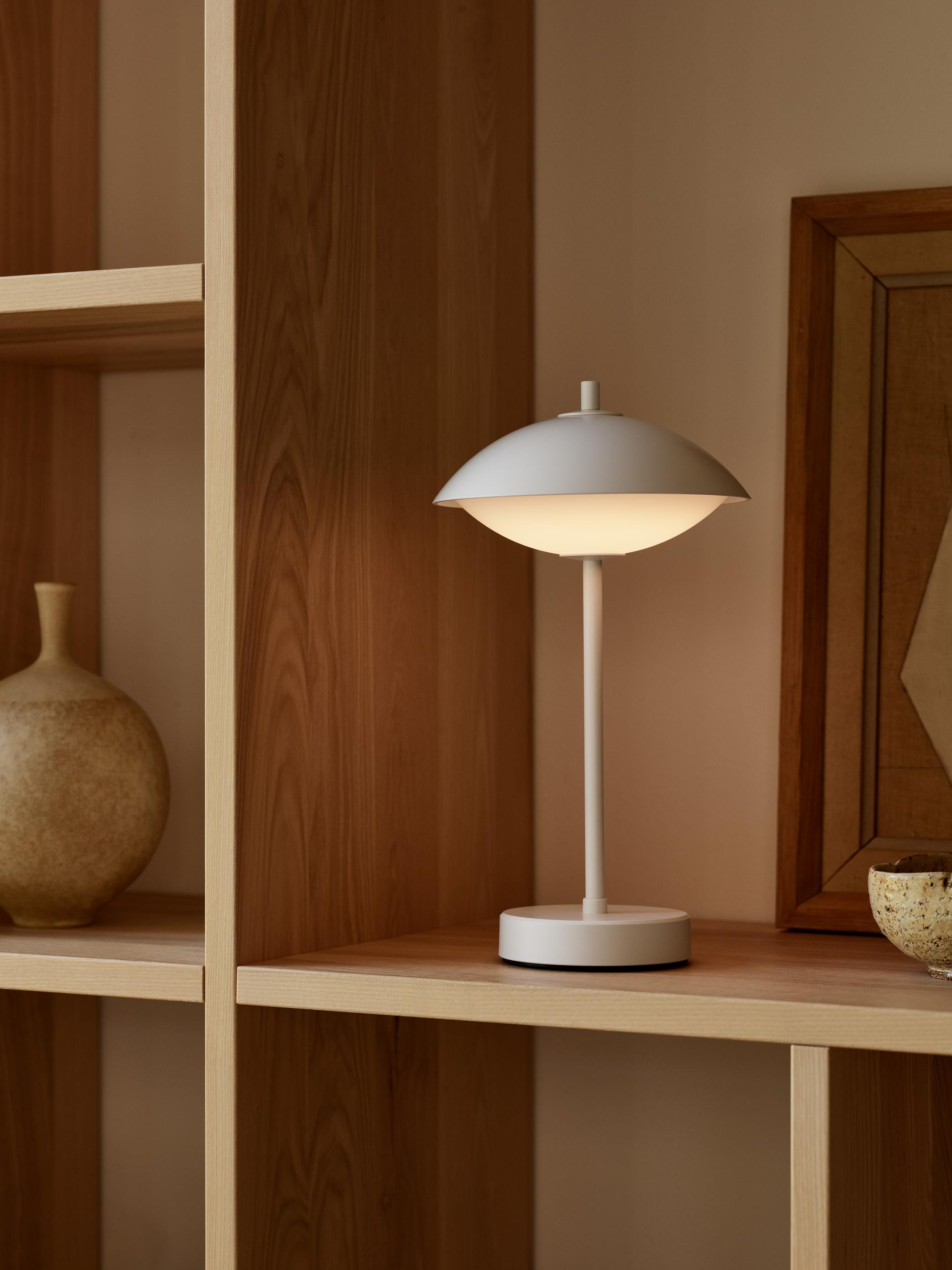 Clam Portable Table Lamp Rechargeable lamp Fritz Hansen