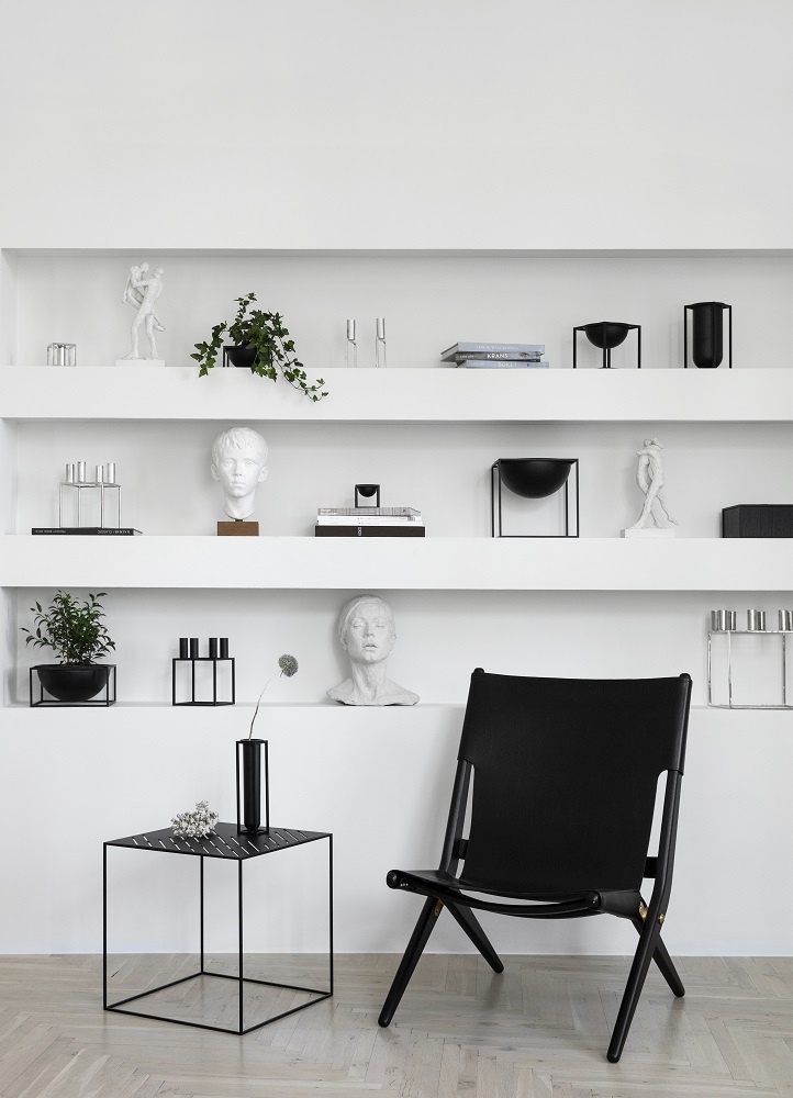 Saxe Chair black stained oak - black leather by Lassen