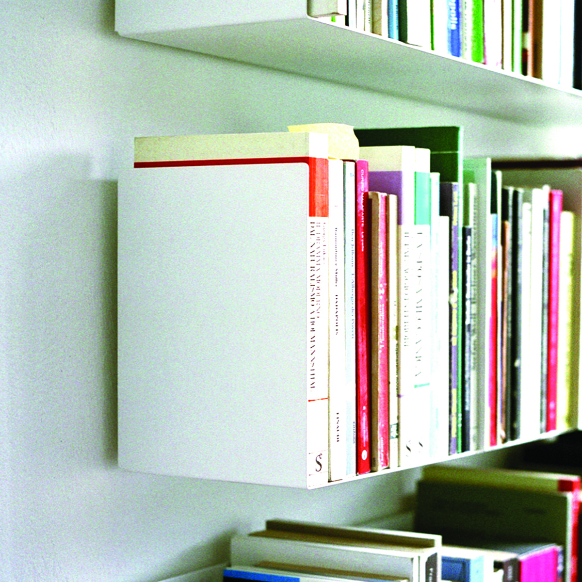 Bags book shelf A Linea1 by Müller Möbelwerkstätten