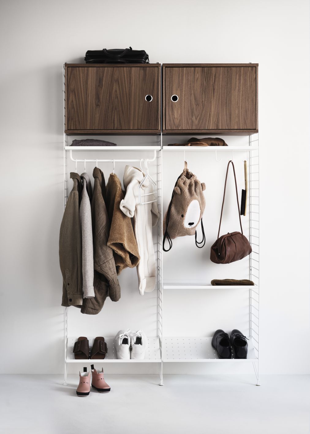 Single piece Wardrobe unit with swing door String Furniture 
