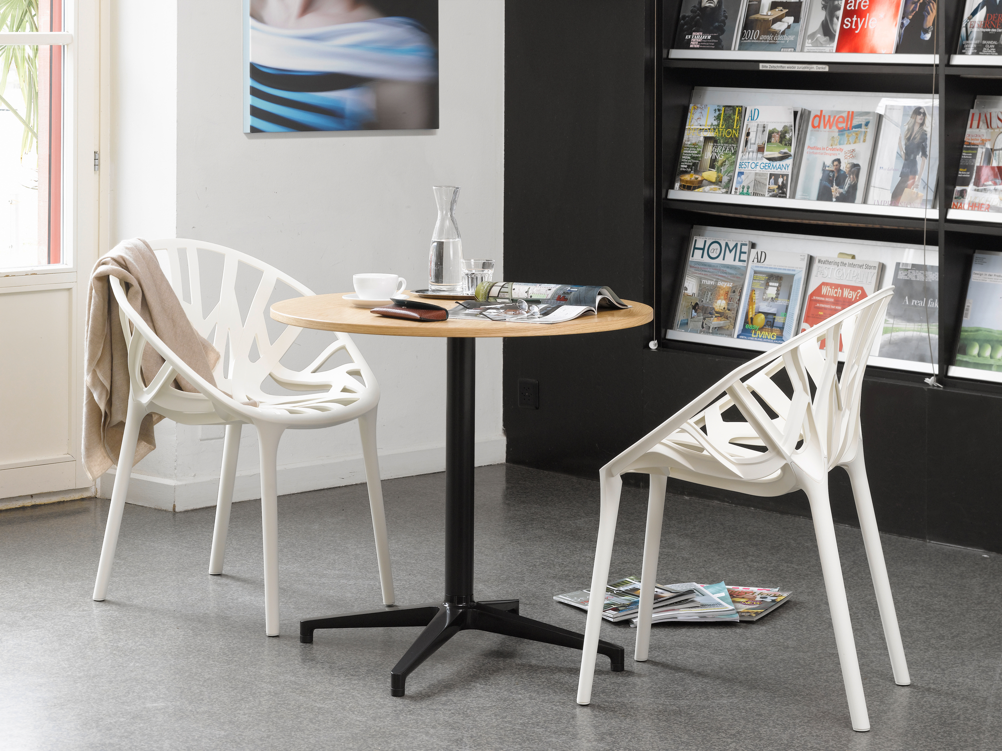 Bistro Table round Indoor Ø 79,6 cm Vitra