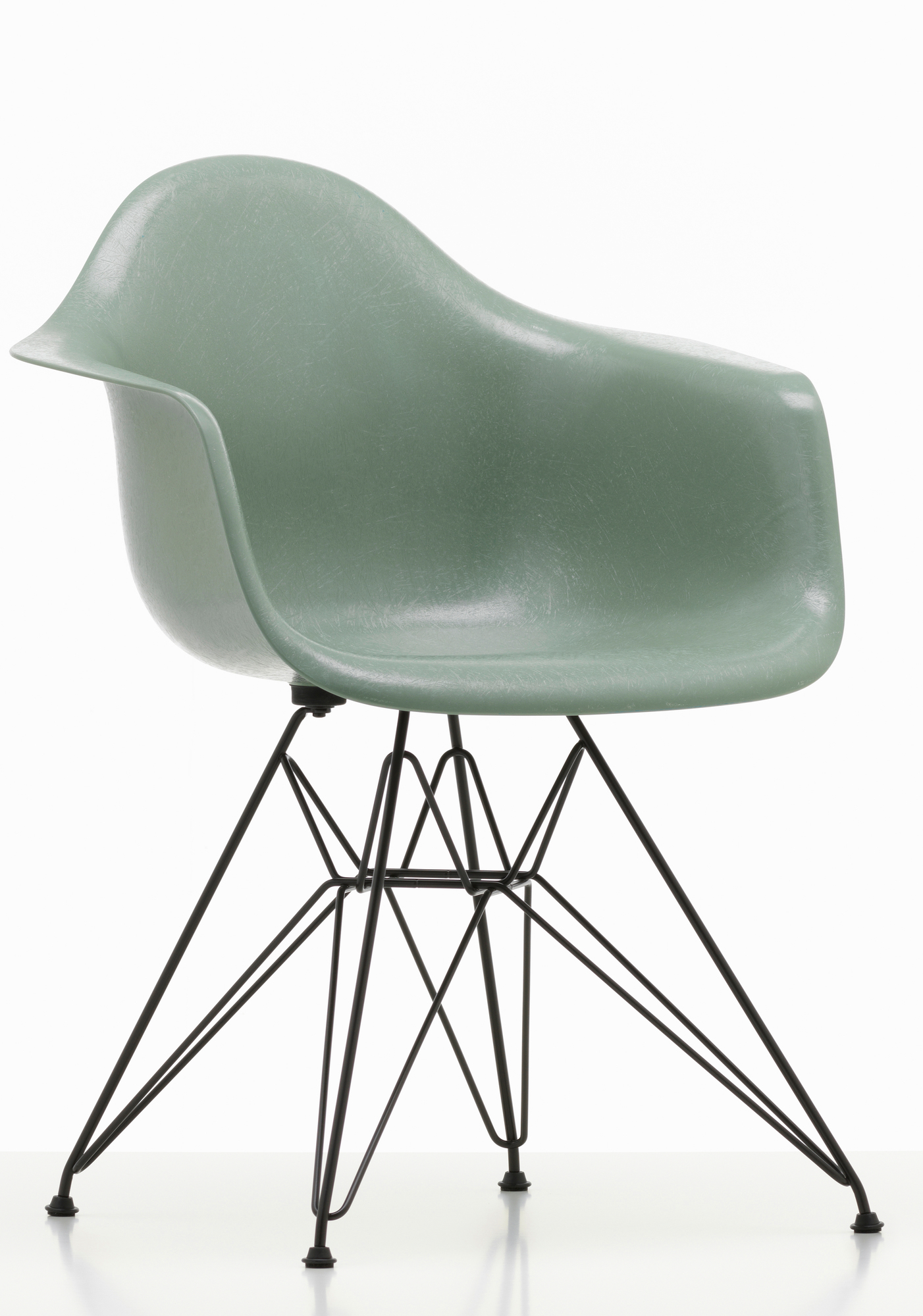 Eames Fibreglass Arm Chair DAR Chair Vitra