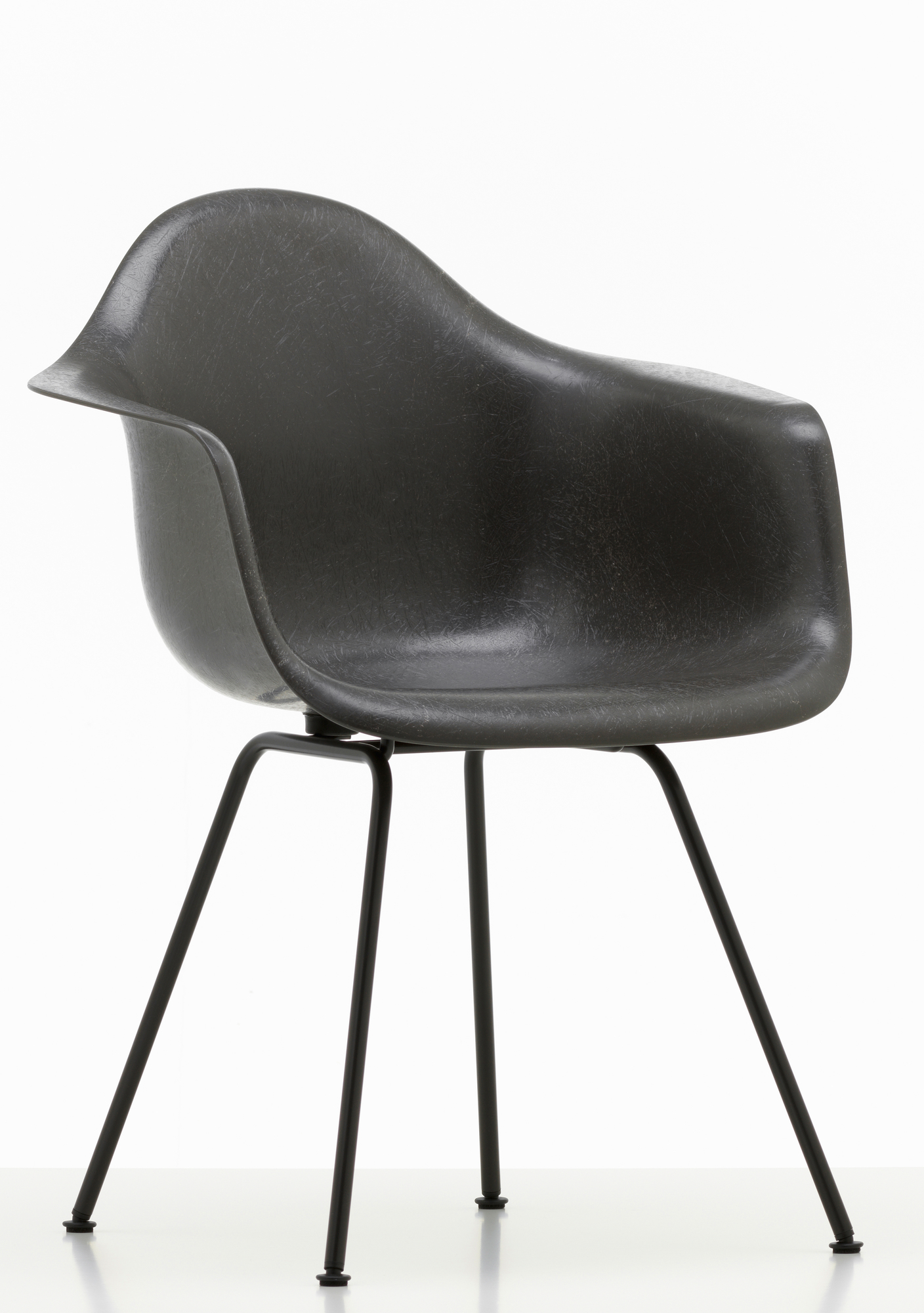 Eames Fiberglass Arm Chair DAX Chair Vitra