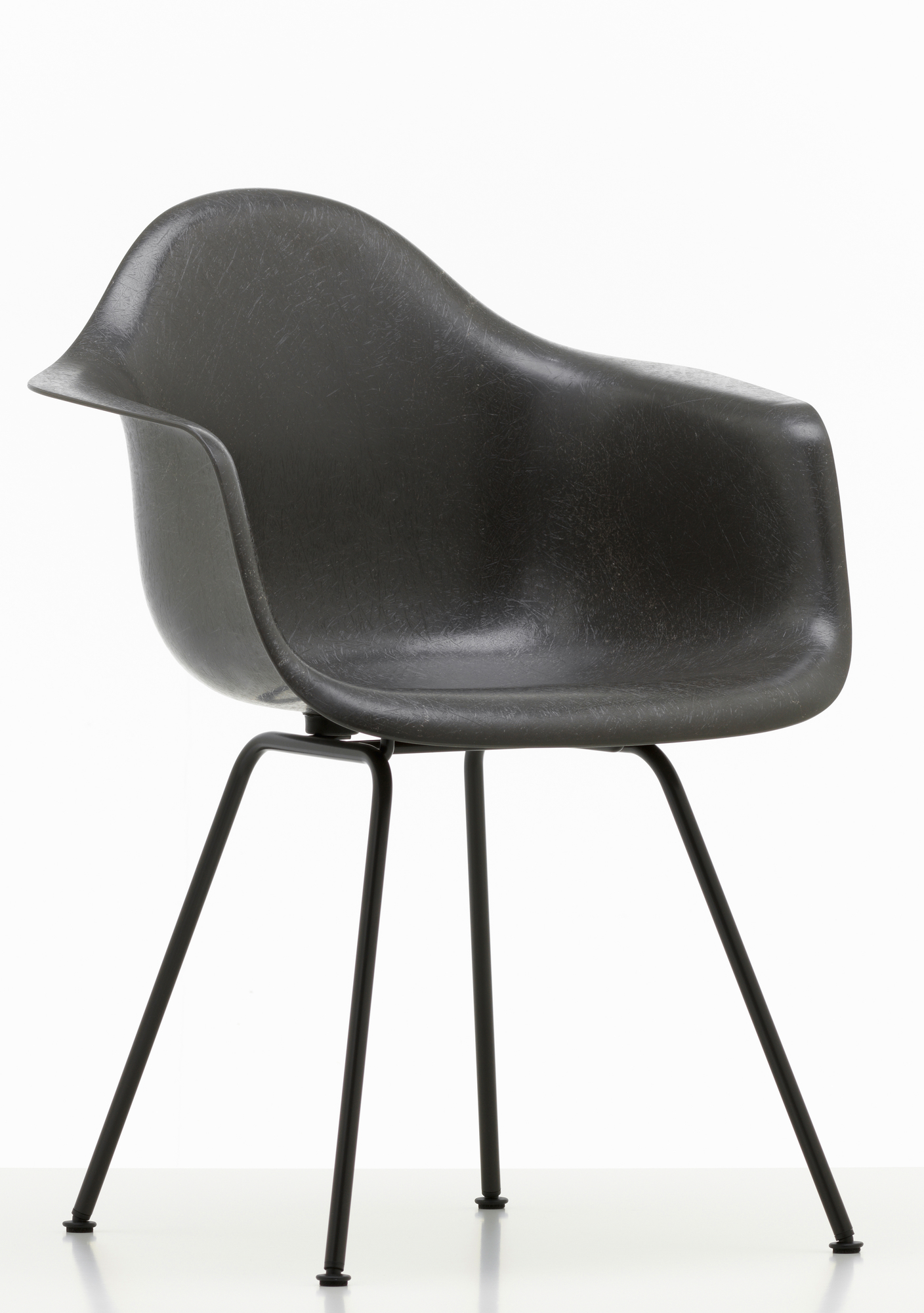 Eames Fibreglass Arm Chair DAX Chair Vitra