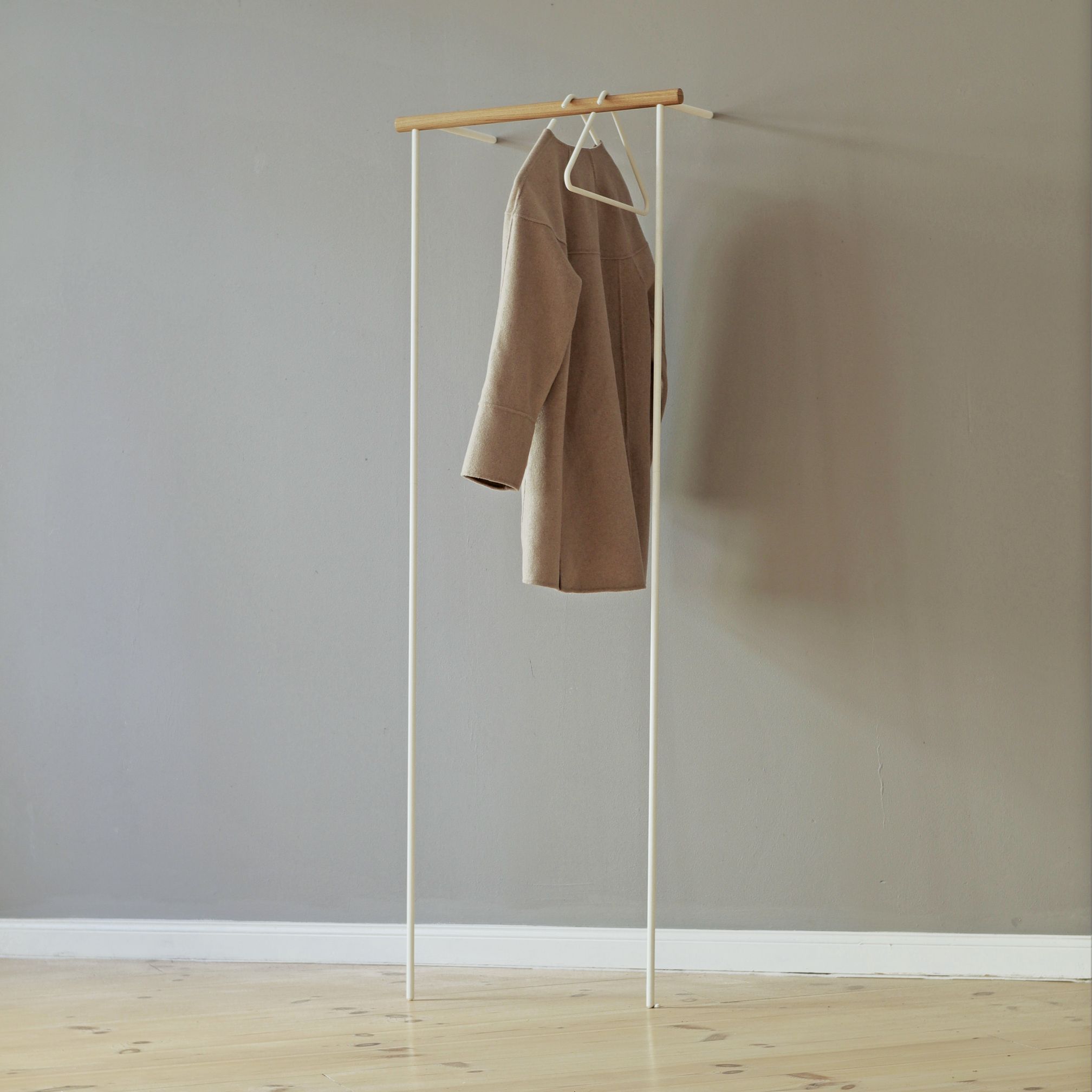 Leanon II leaning coatrack white Roomsafari