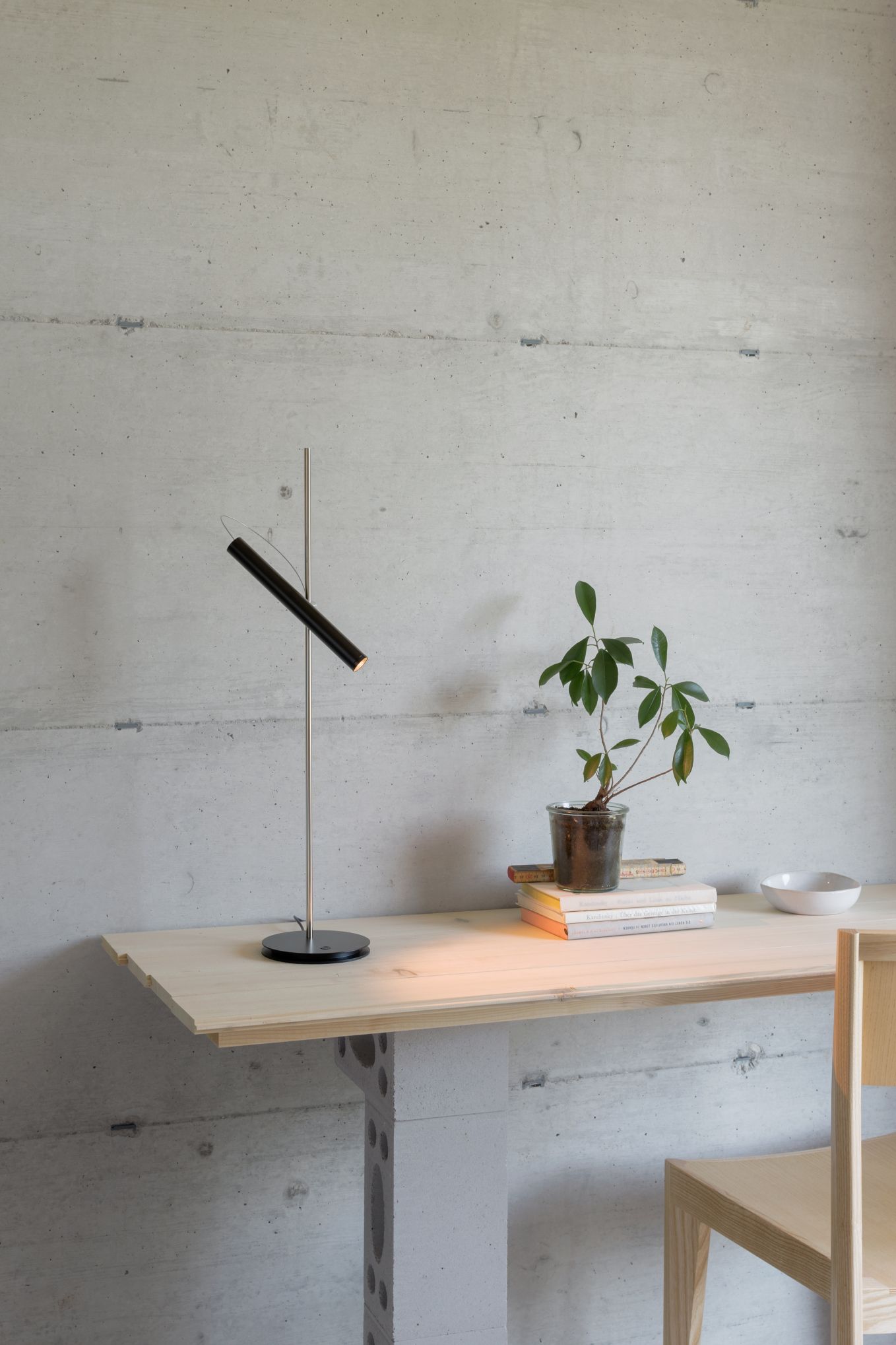 LINIjA T Table Lamp Baltensweiler