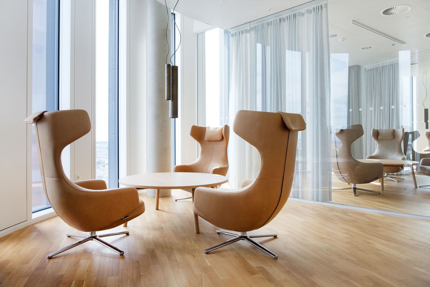 Grand Repos Armchair & Ottoman Preferred Combination Vitra Cosy Kieselstein 40 cm