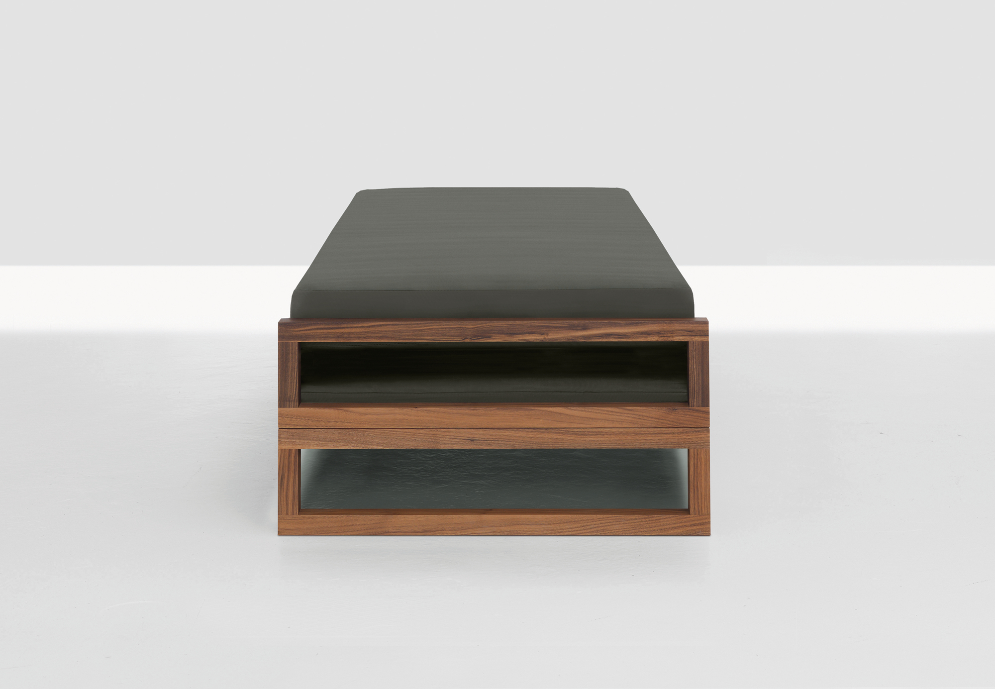 Guest 90 wood bed american walnut Zeitraum