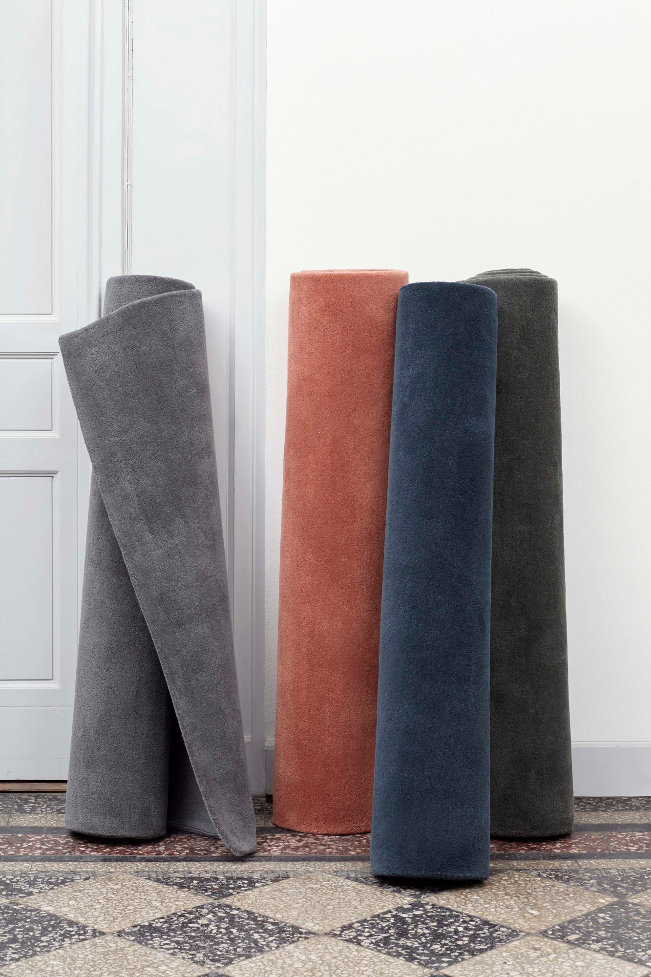 Raw Rug No 2 Carpet L 240 cm dark grey Hay