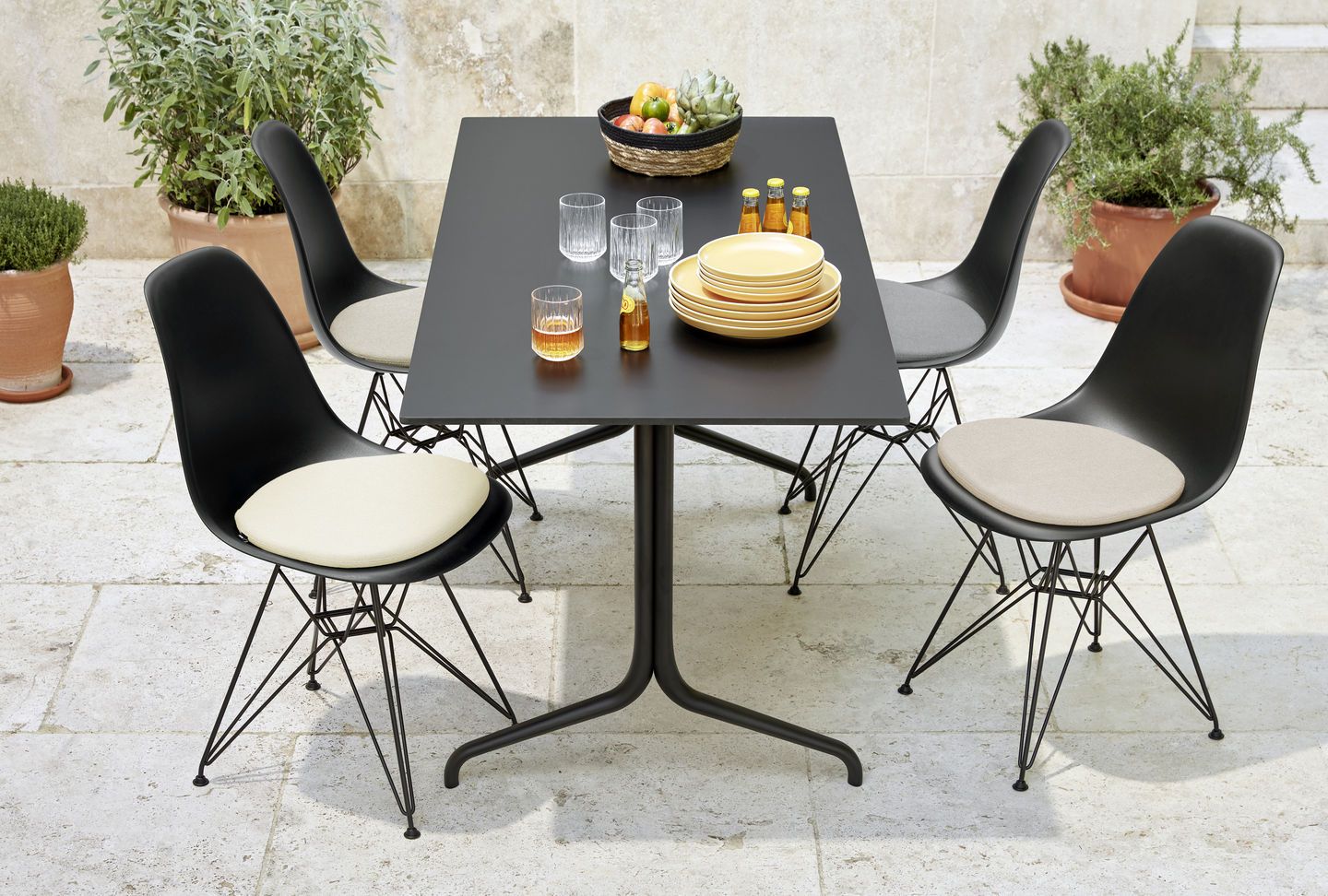 Eames Fibreglass Chair DSR Chair Vitra