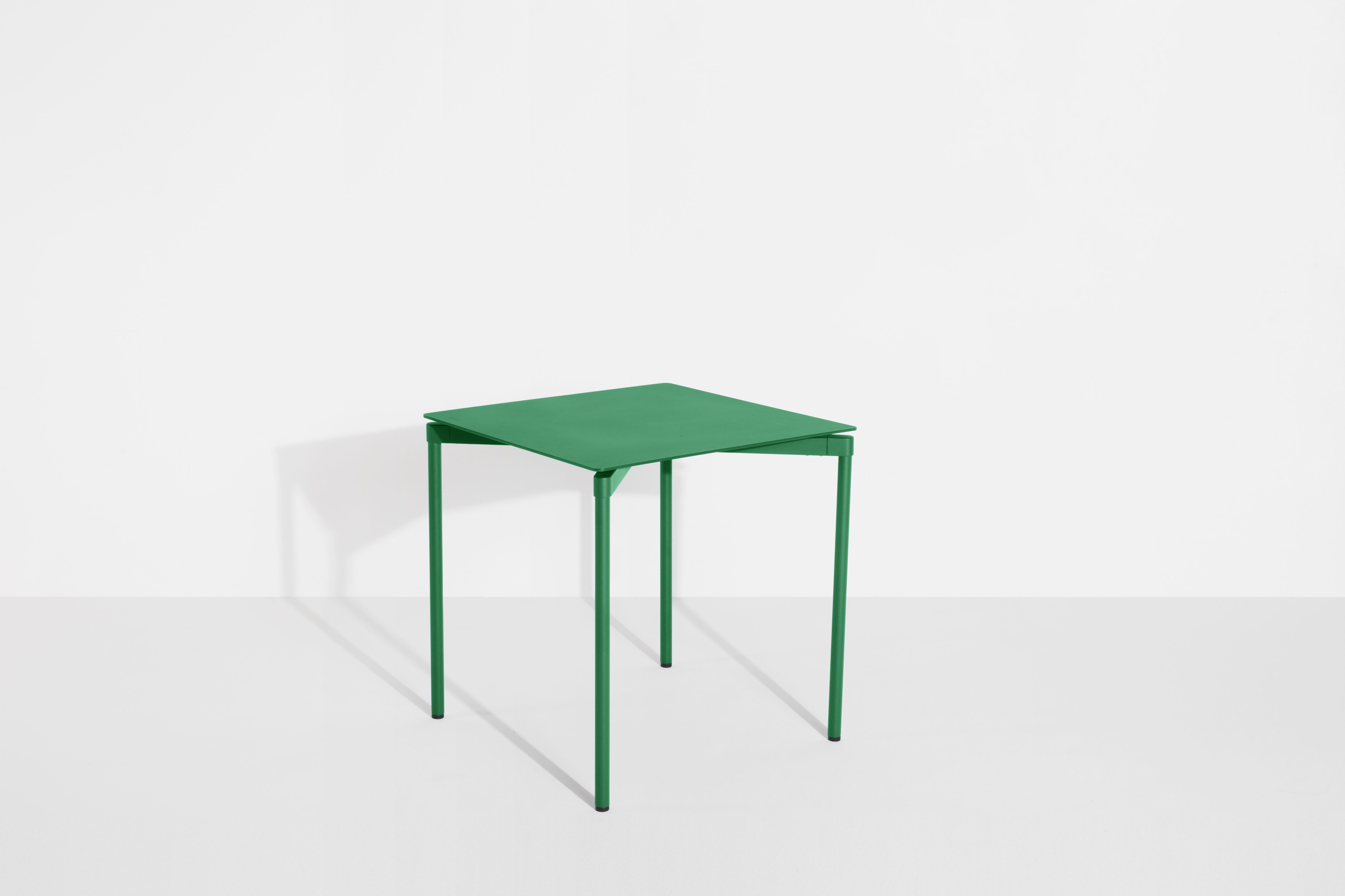 Quadratischer, mintgrüner Fromme Esstisch von Petite Friture. Moderner Küchentisch für kleine Räume.