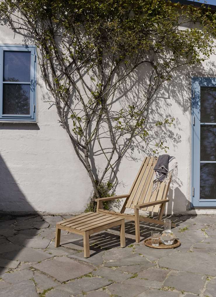 Between Lines Deck Chair Outdoor Skagerak by Fritz Hansen
