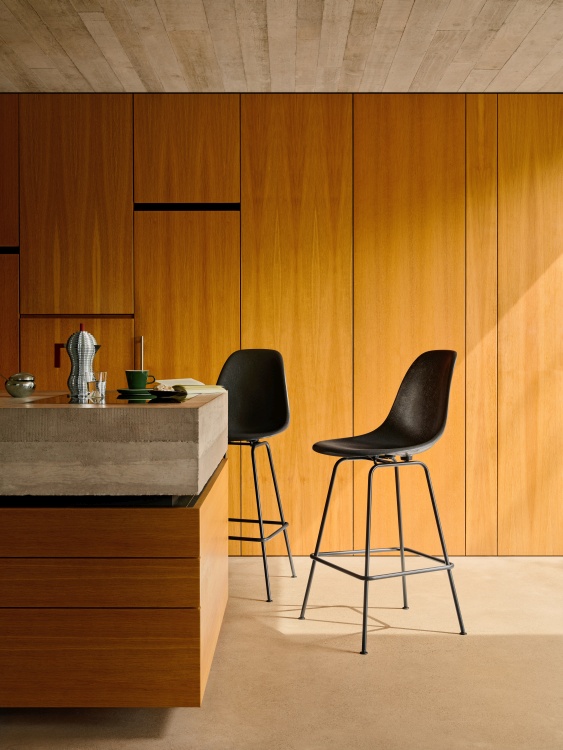 Eames Fibreglass Bar Stool Medium Bar Stool Vitra