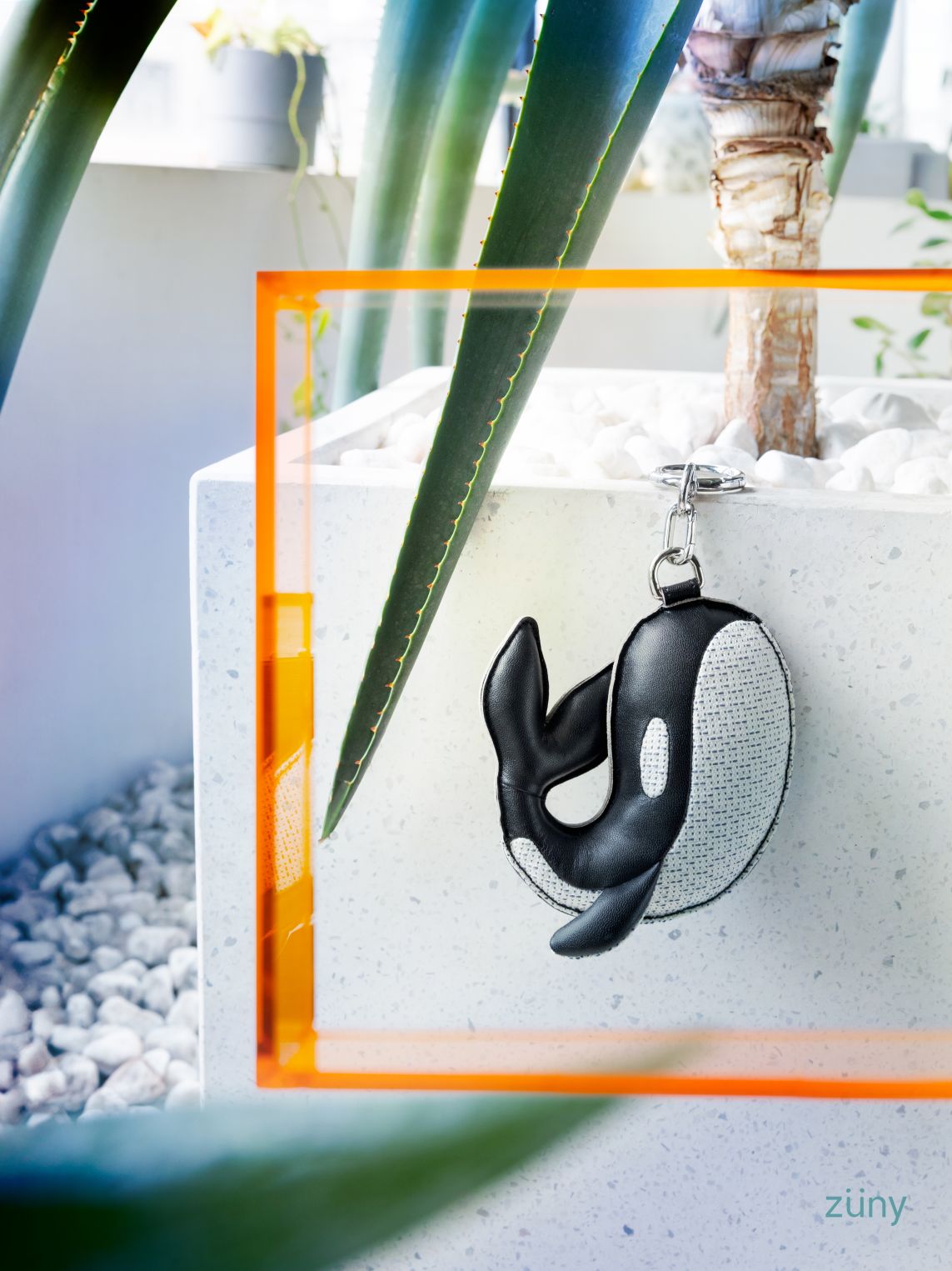 Bag Charm Taschanhänger Whale Mumu Züny x KVADRAT, Wal Schlüsselanhänger aus Leder und Stoff.