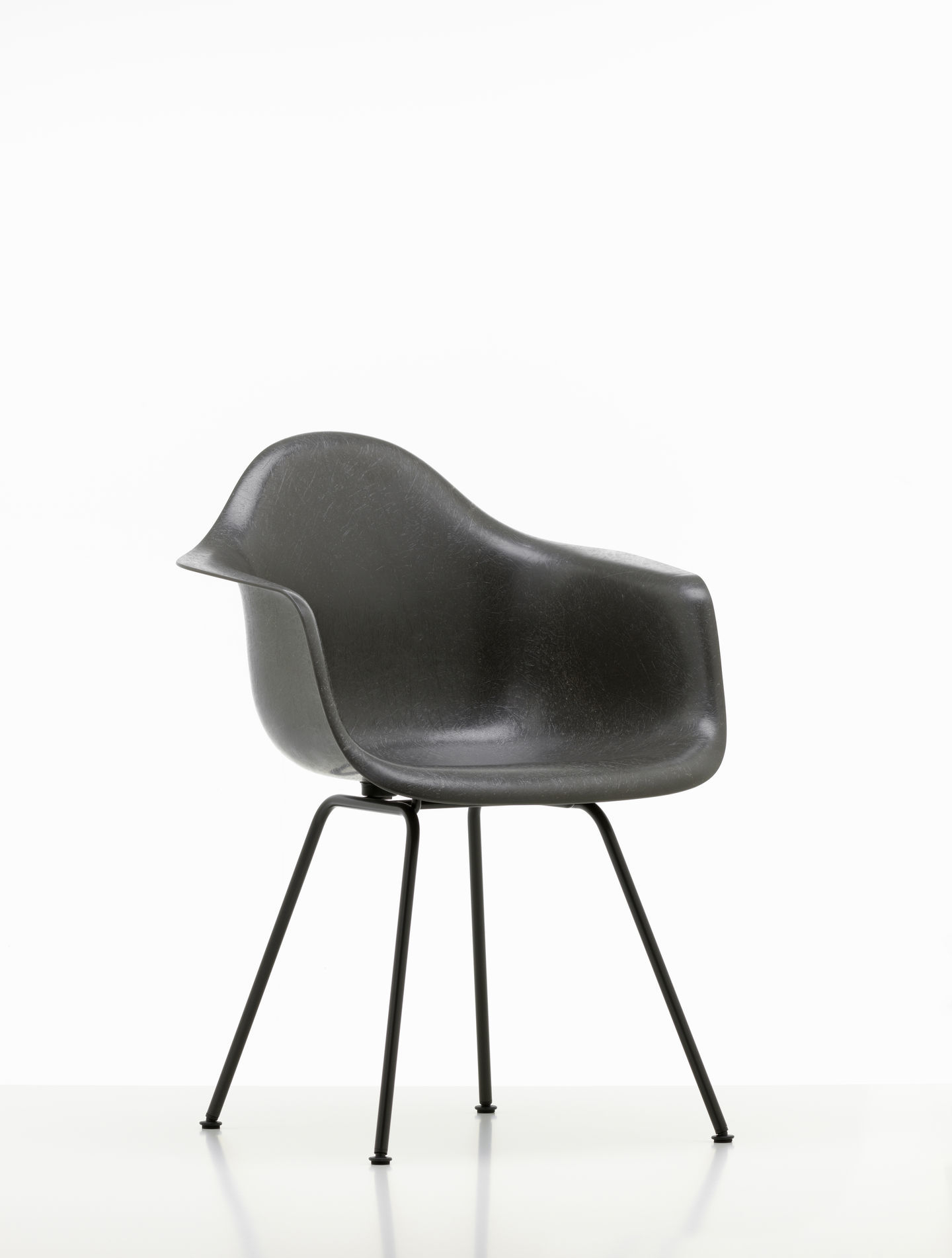 Eames Plastic Arm Chair DAX Chair Vitra Black - Deep black
