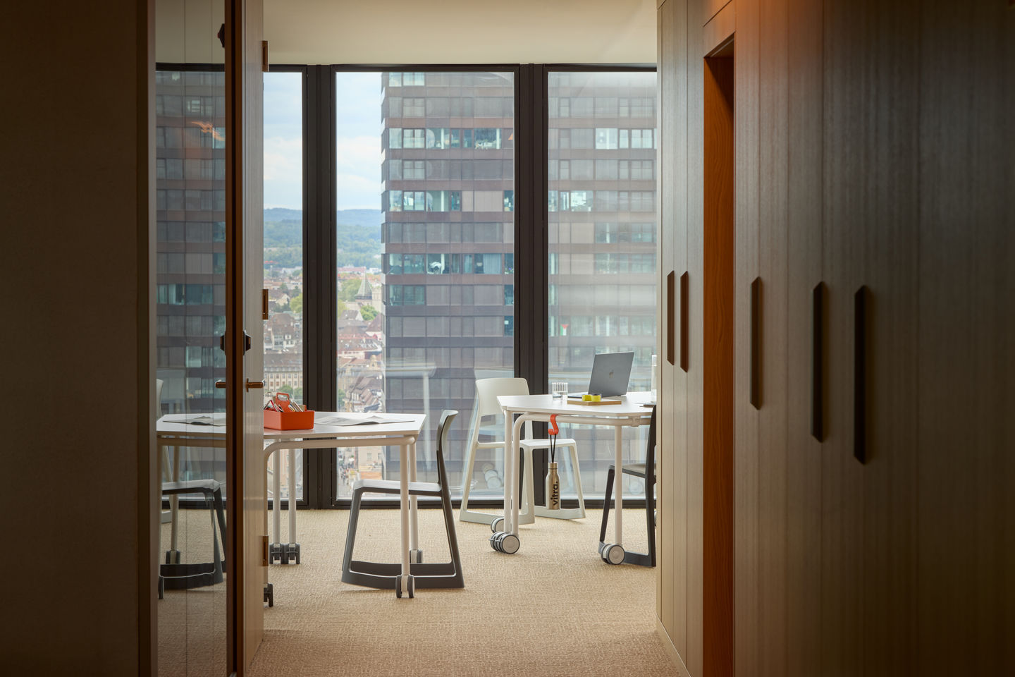 Scout Summit meeting table Vitra