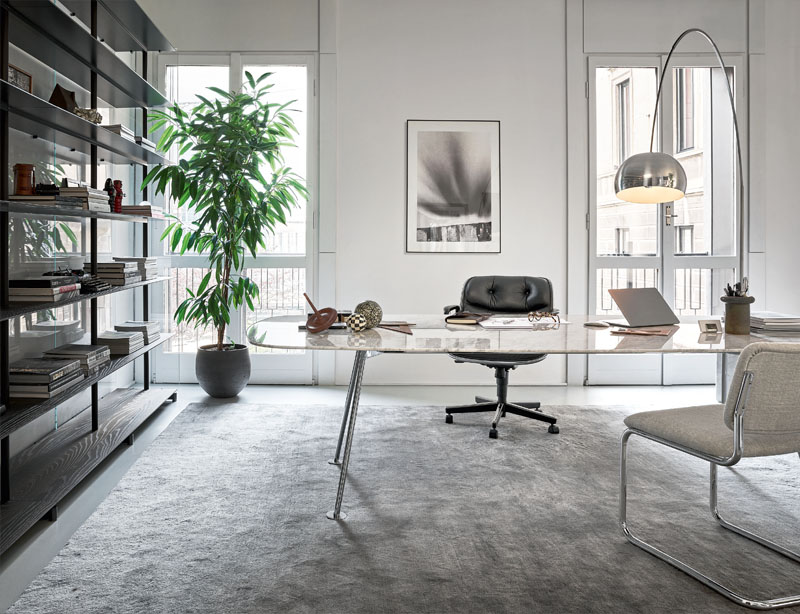 Pollock Executive swivel chair with armrests Knoll International 